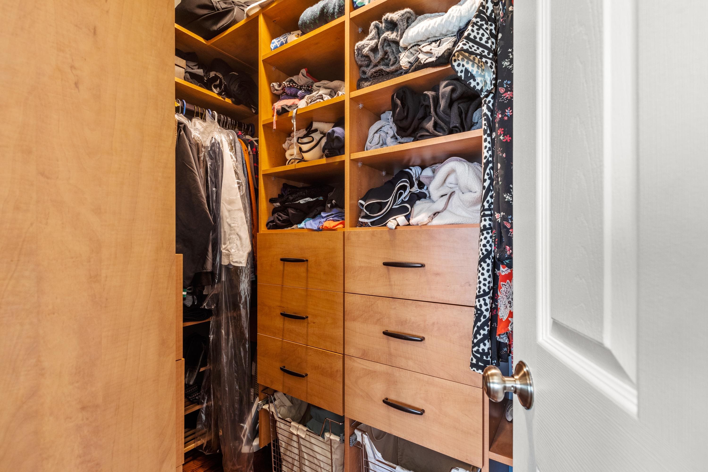 520 PARK AVE Unit: 2