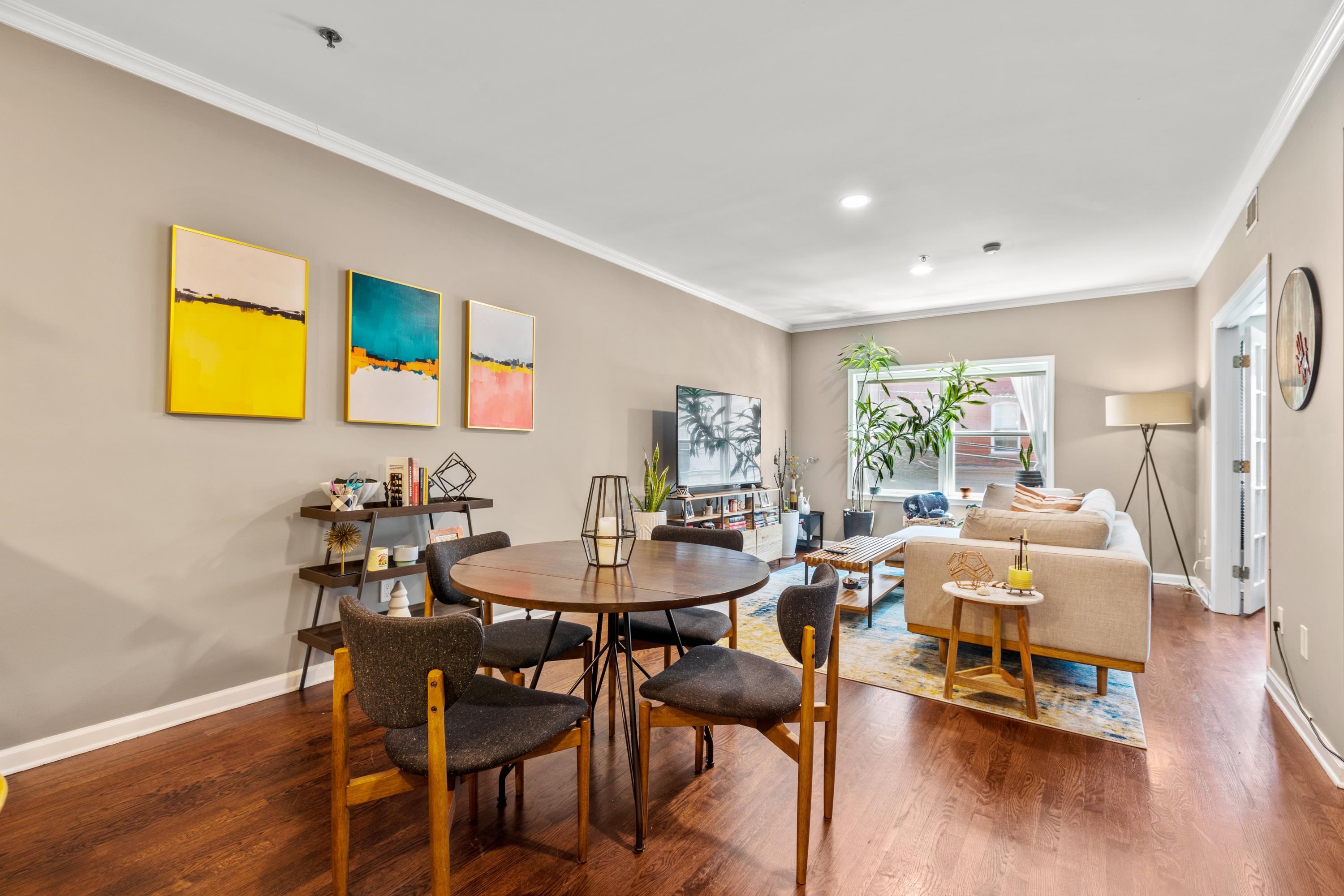 520 PARK AVE Unit: 2