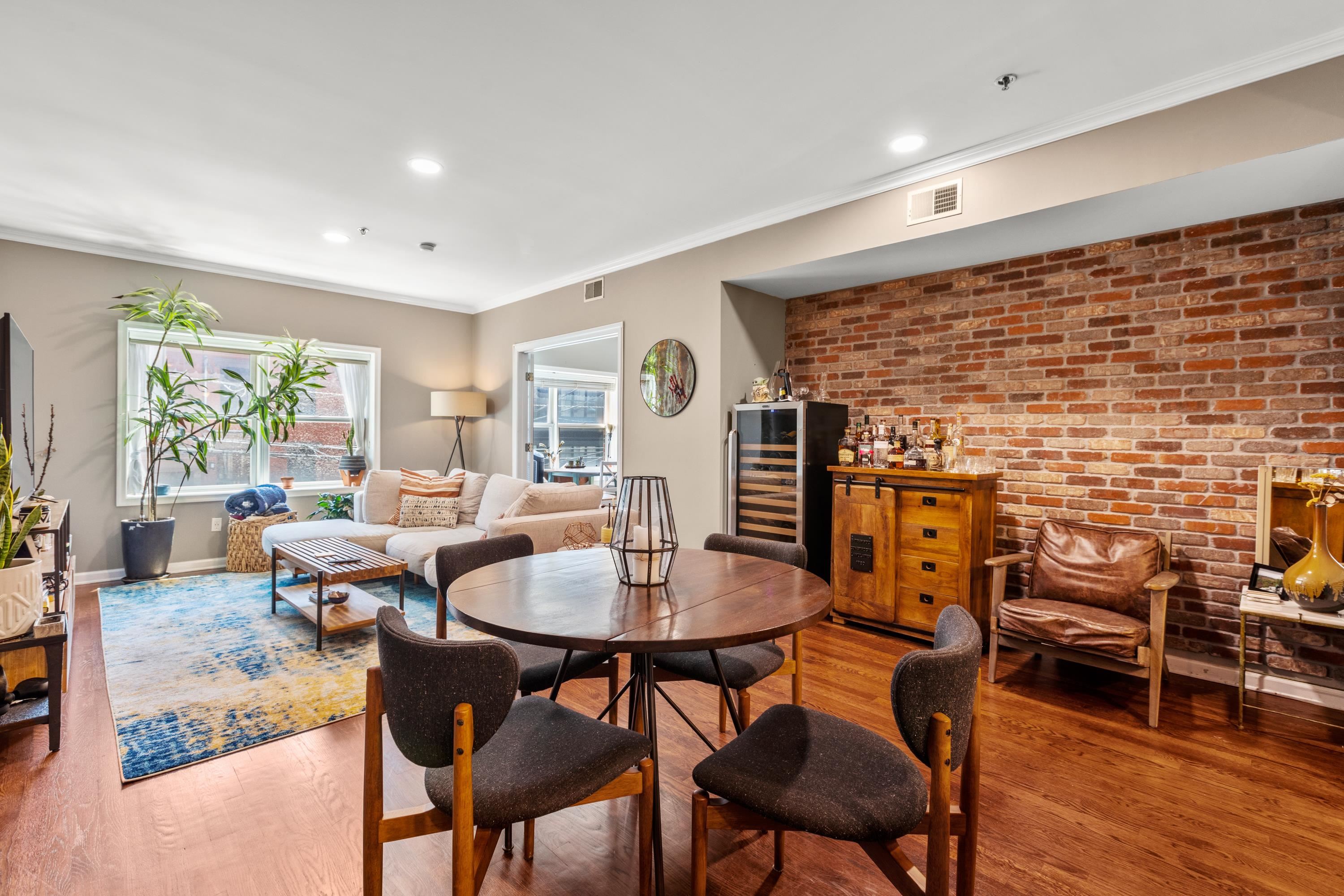 520 PARK AVE Unit: 2