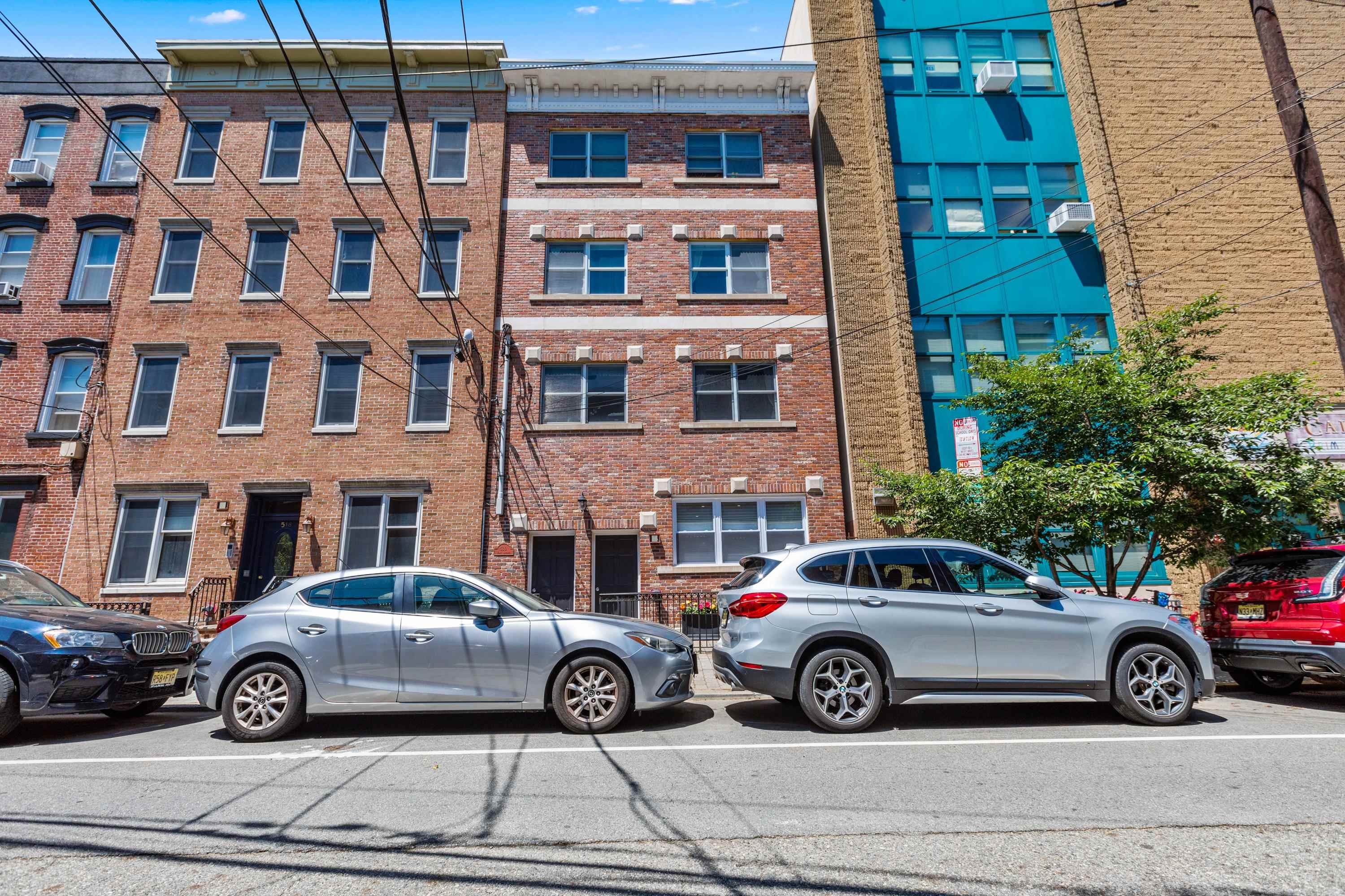 520 PARK AVE Unit: 2