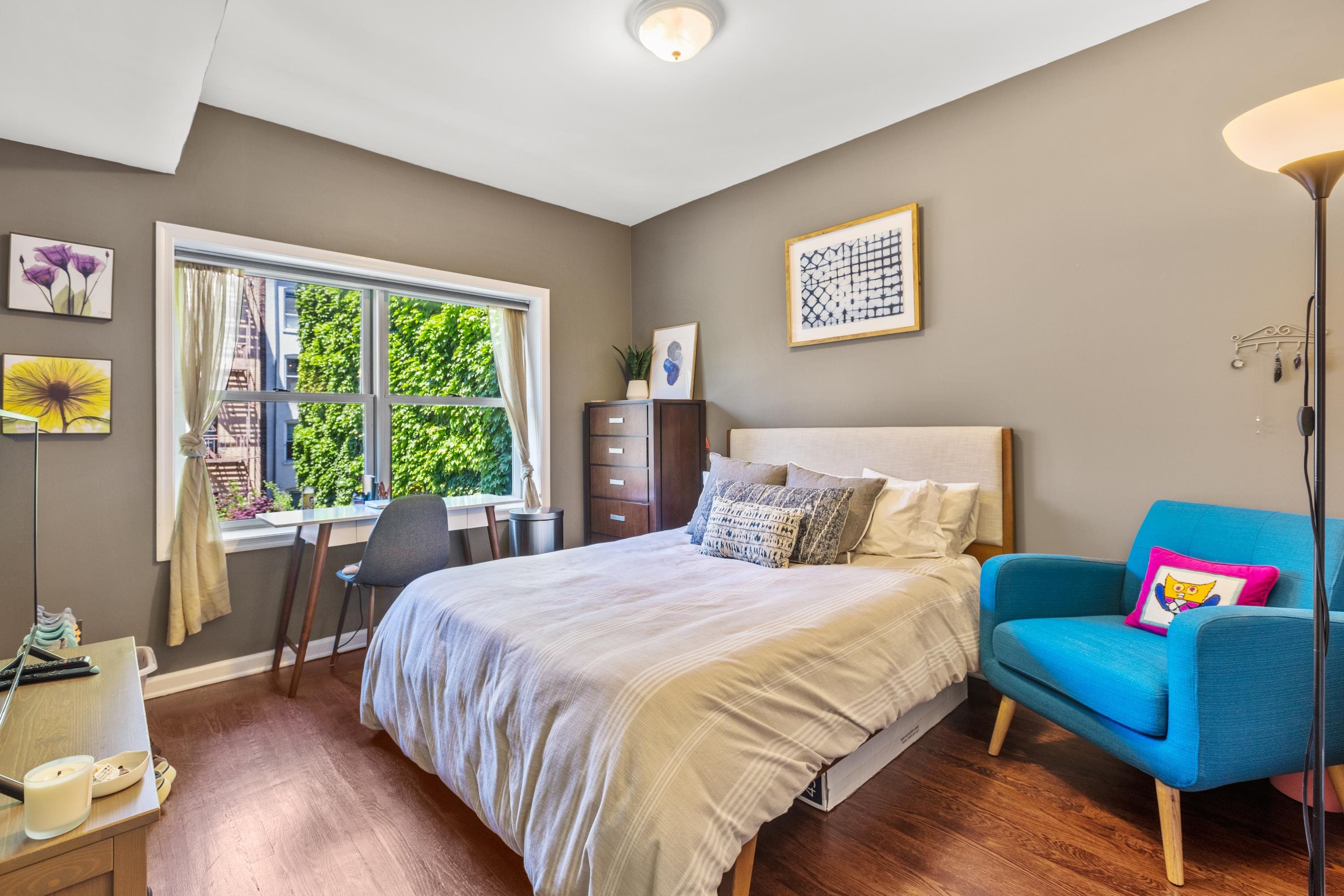 520 PARK AVE Unit: 2