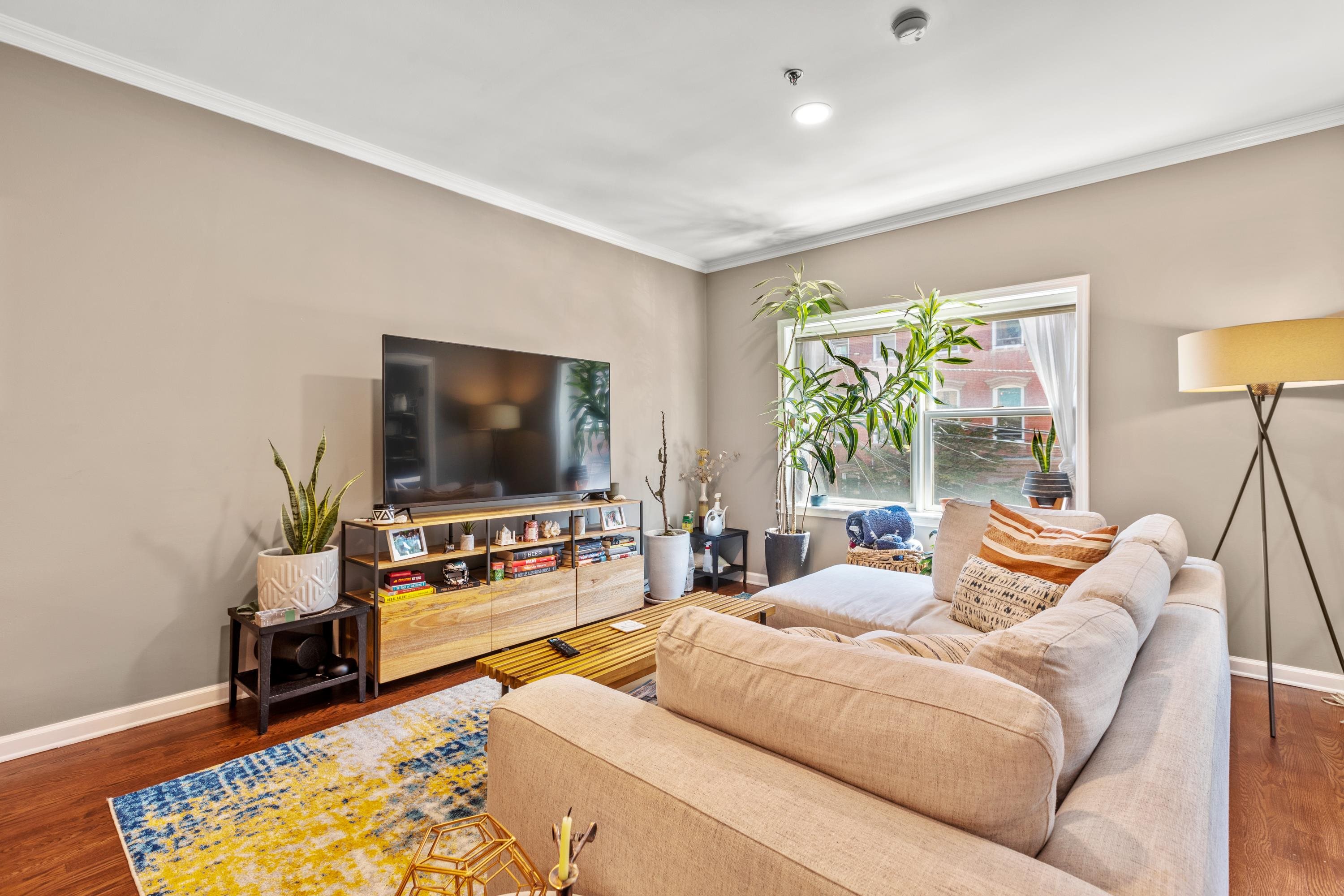 520 PARK AVE Unit: 2