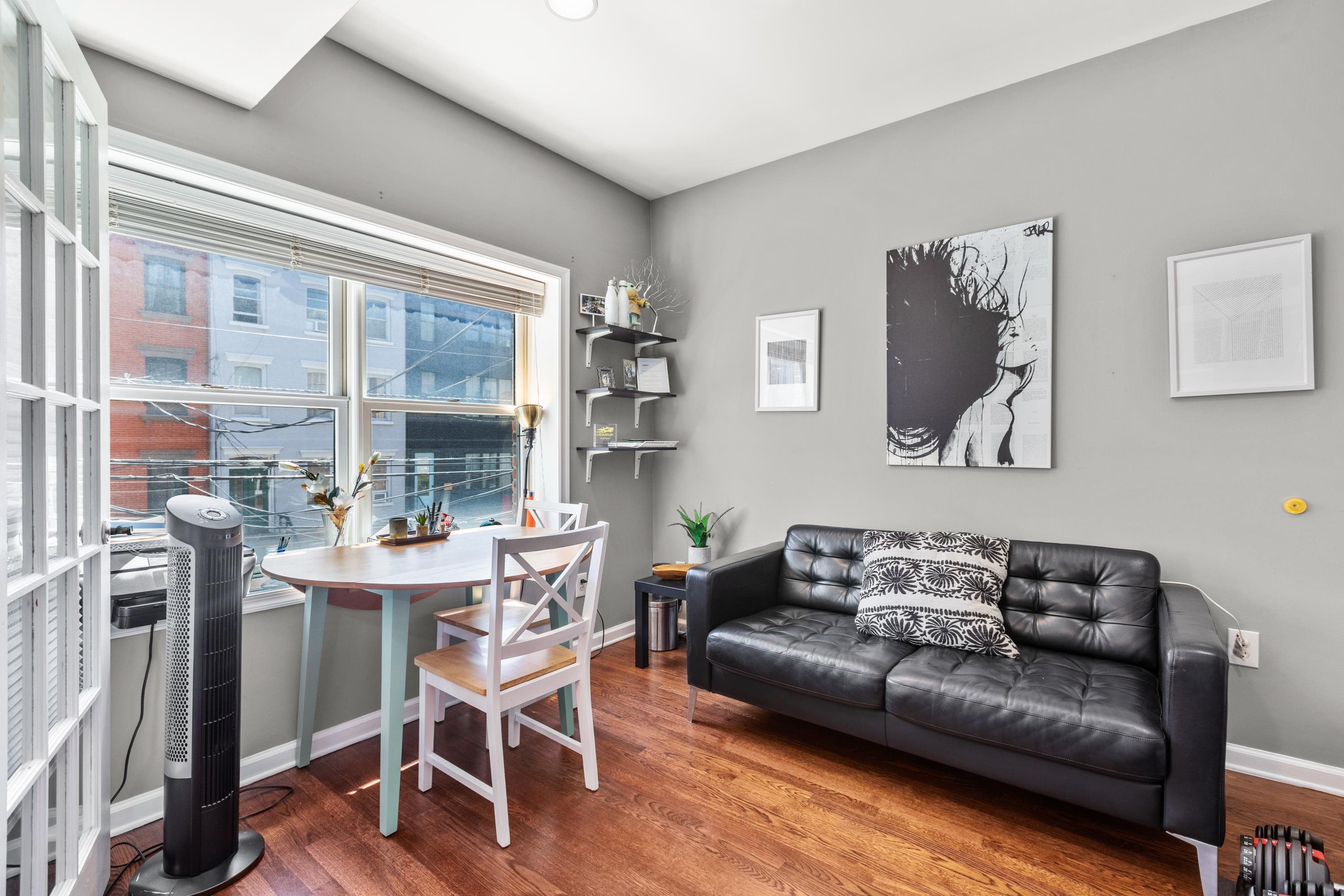 520 PARK AVE Unit: 2