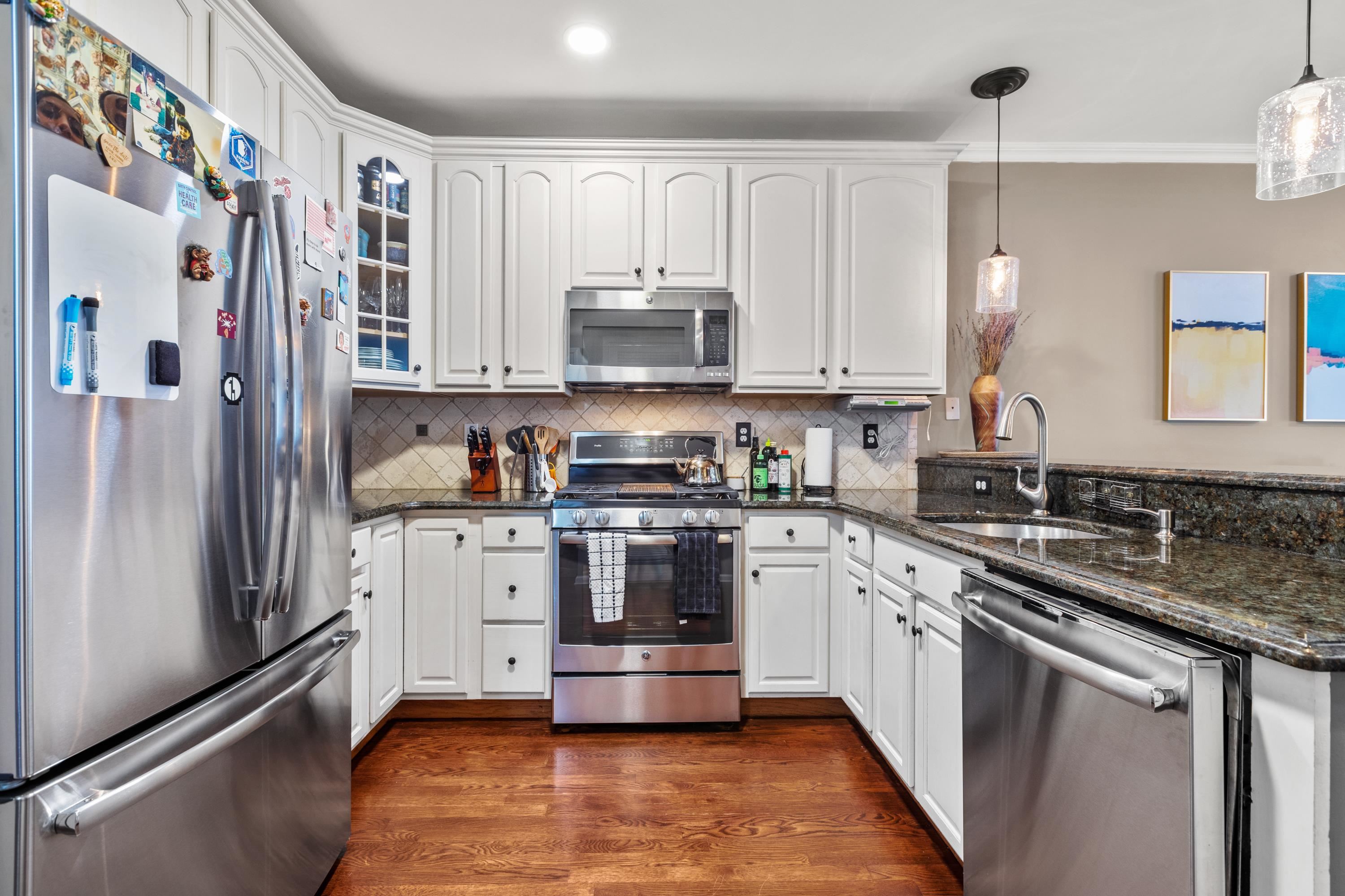 520 PARK AVE Unit: 2