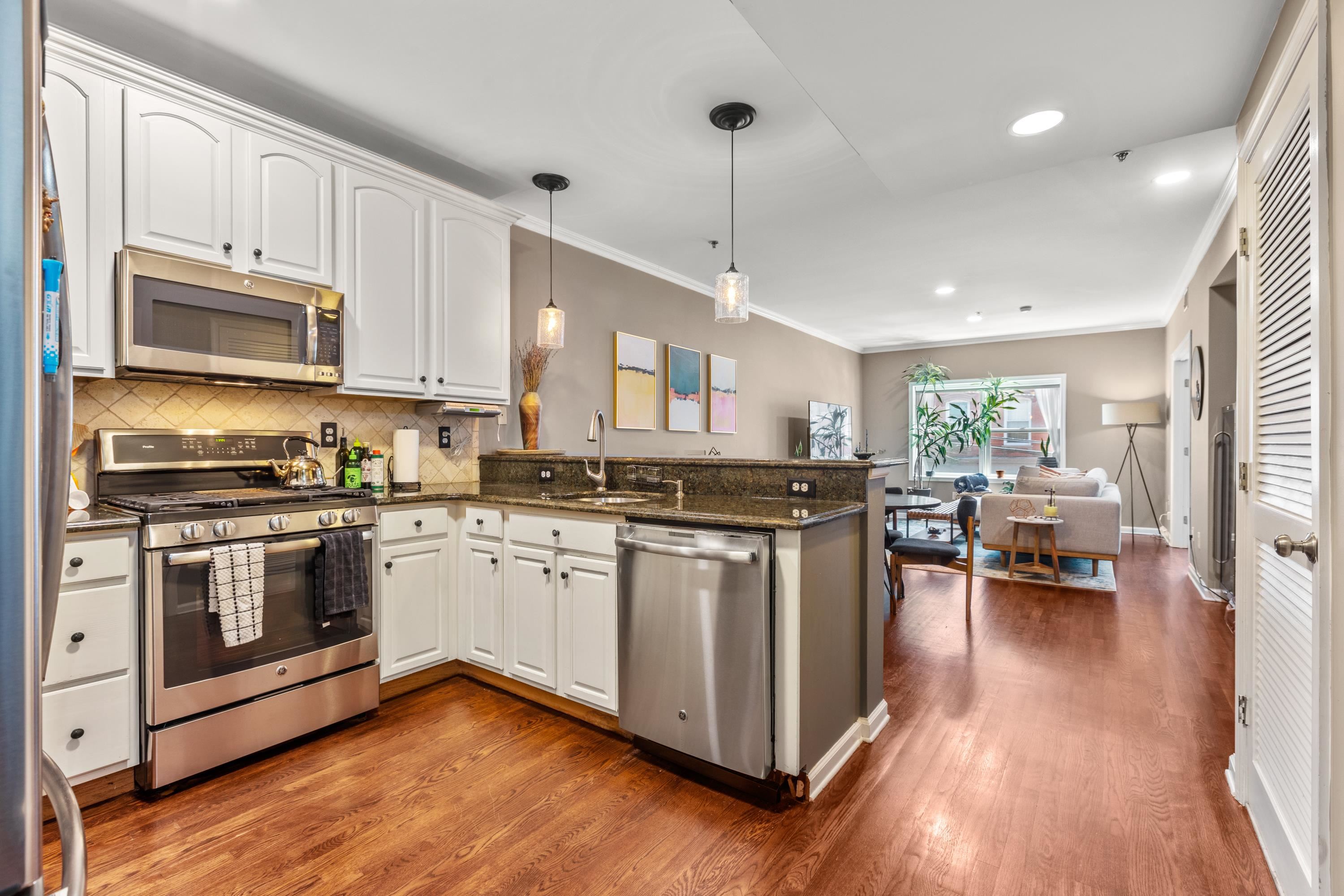 520 PARK AVE Unit: 2