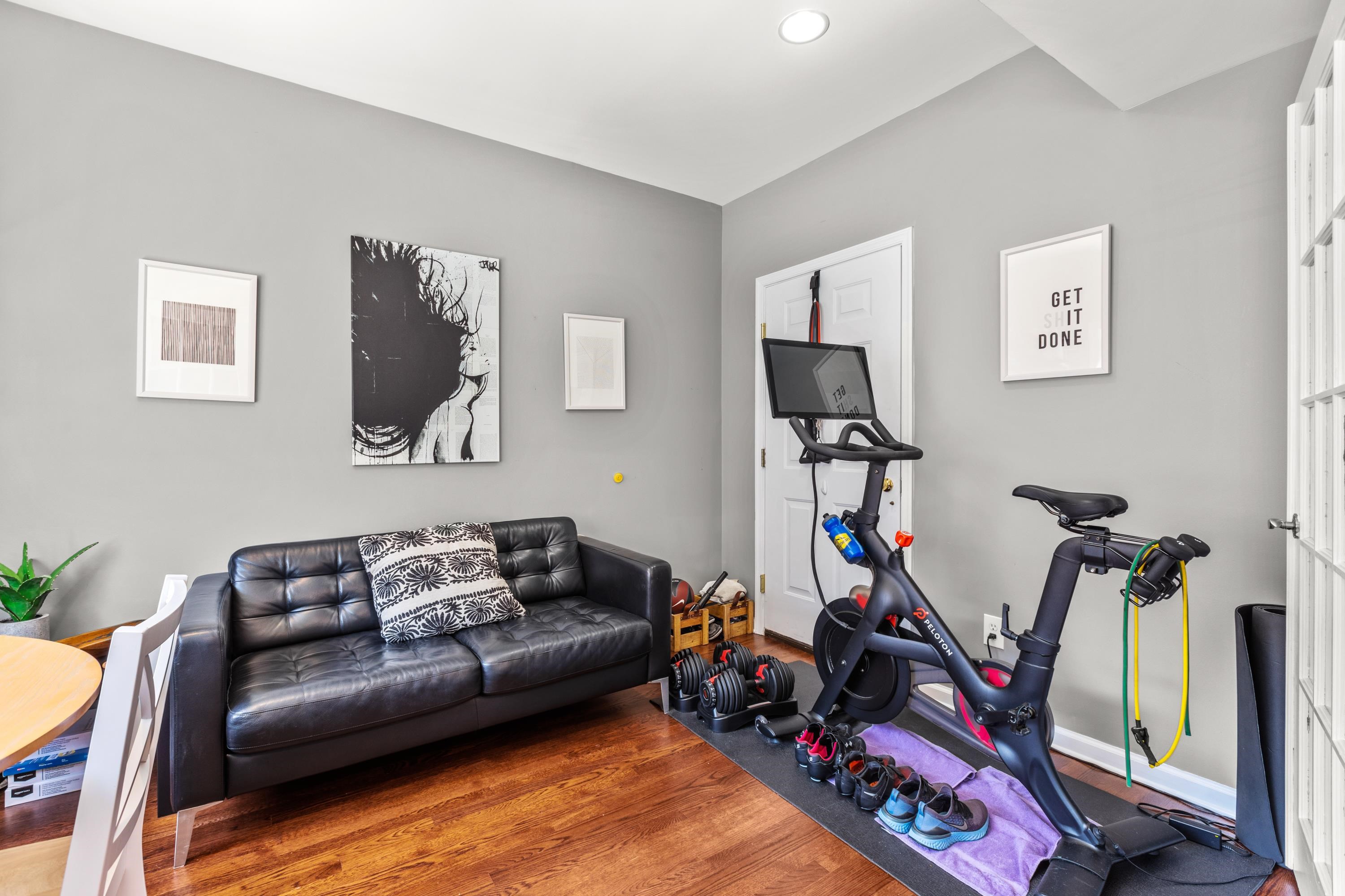 520 PARK AVE Unit: 2