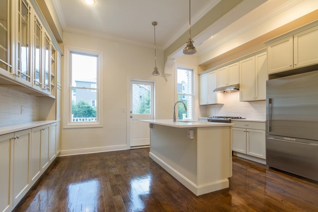 297 WEBSTER AVE