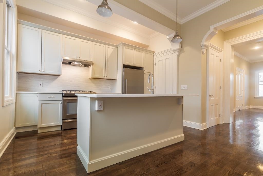 297 WEBSTER AVE