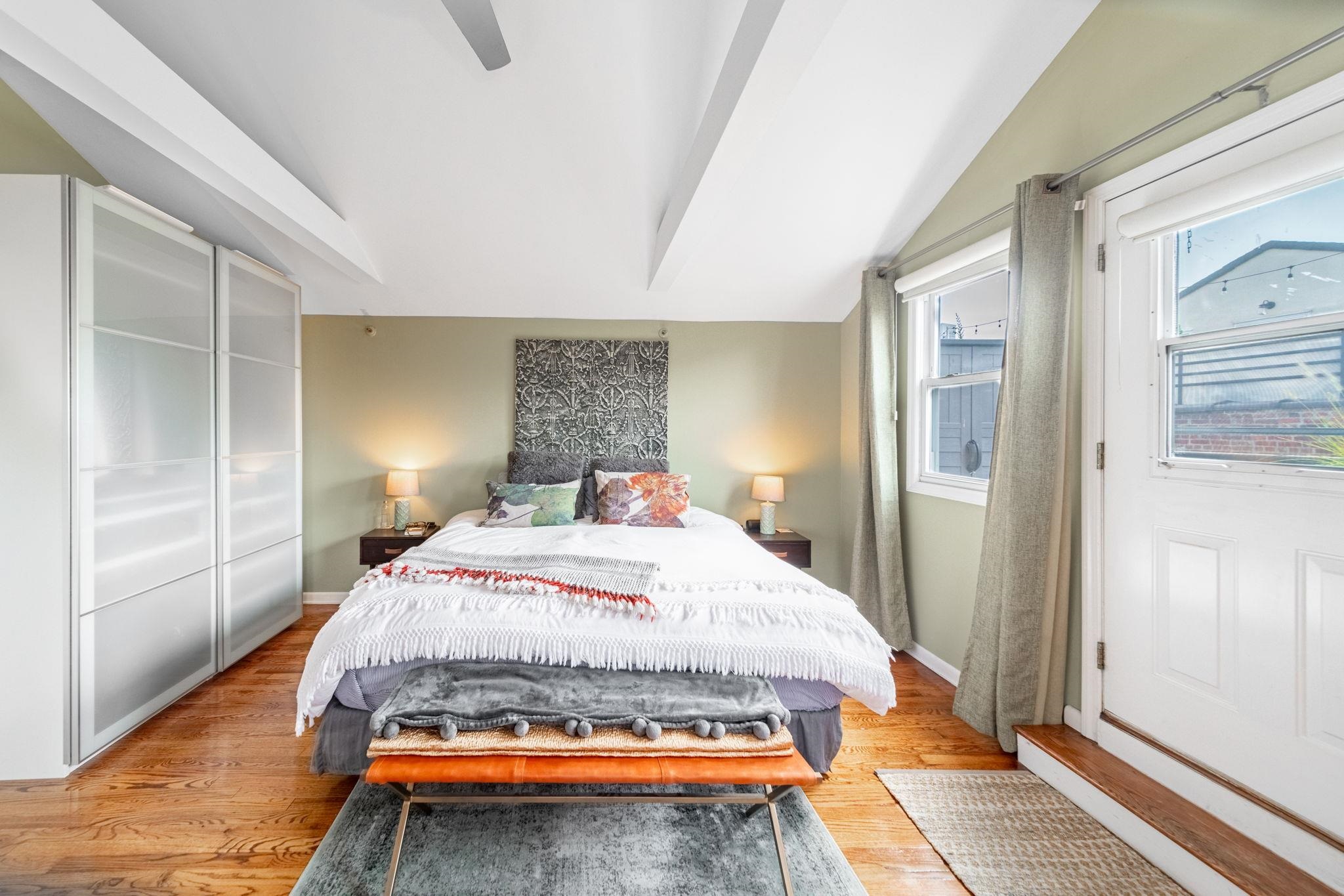 227 CHRISTOPHER COLUMBUS DR Unit: 433b