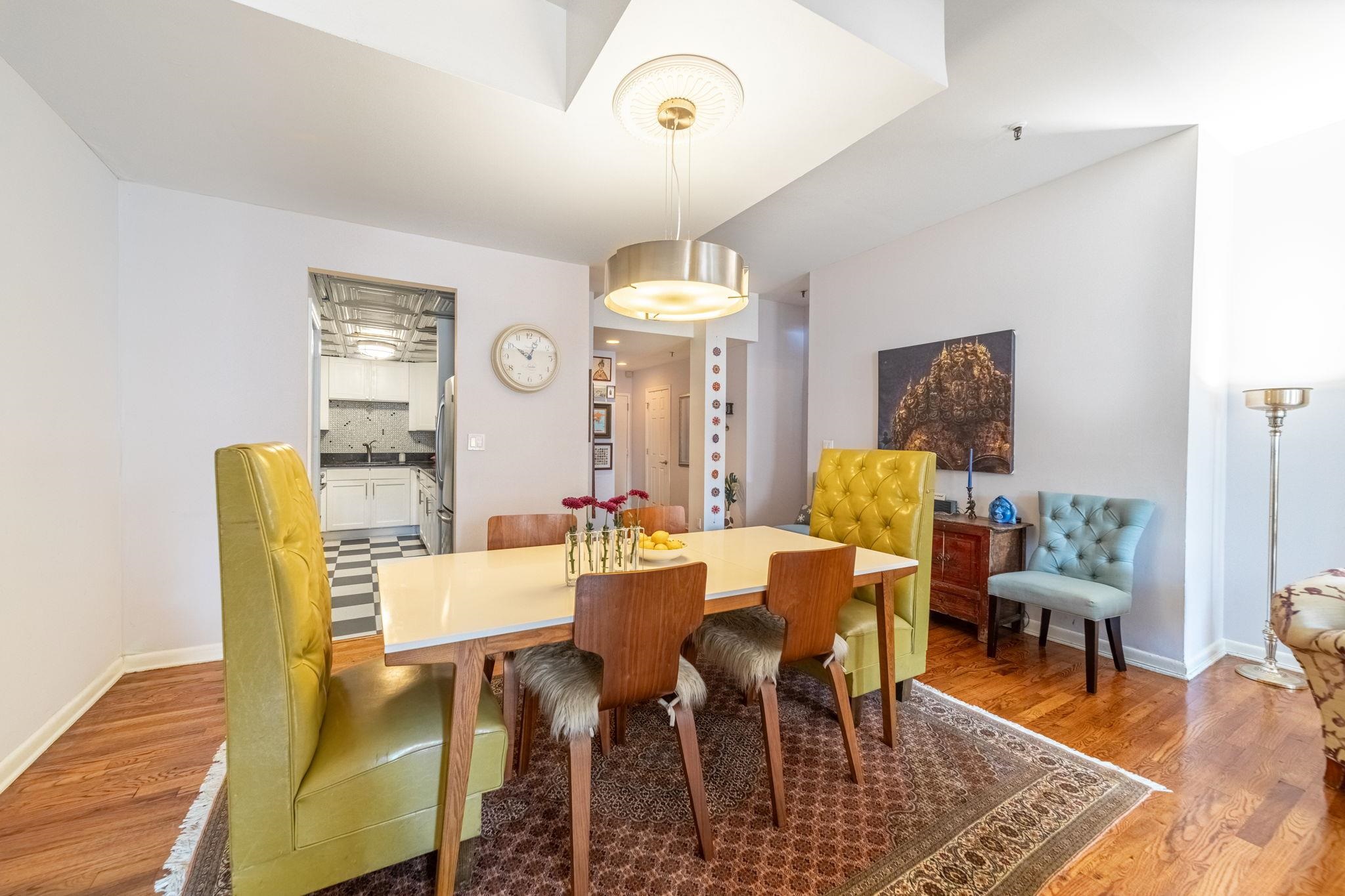 227 CHRISTOPHER COLUMBUS DR Unit: 433b