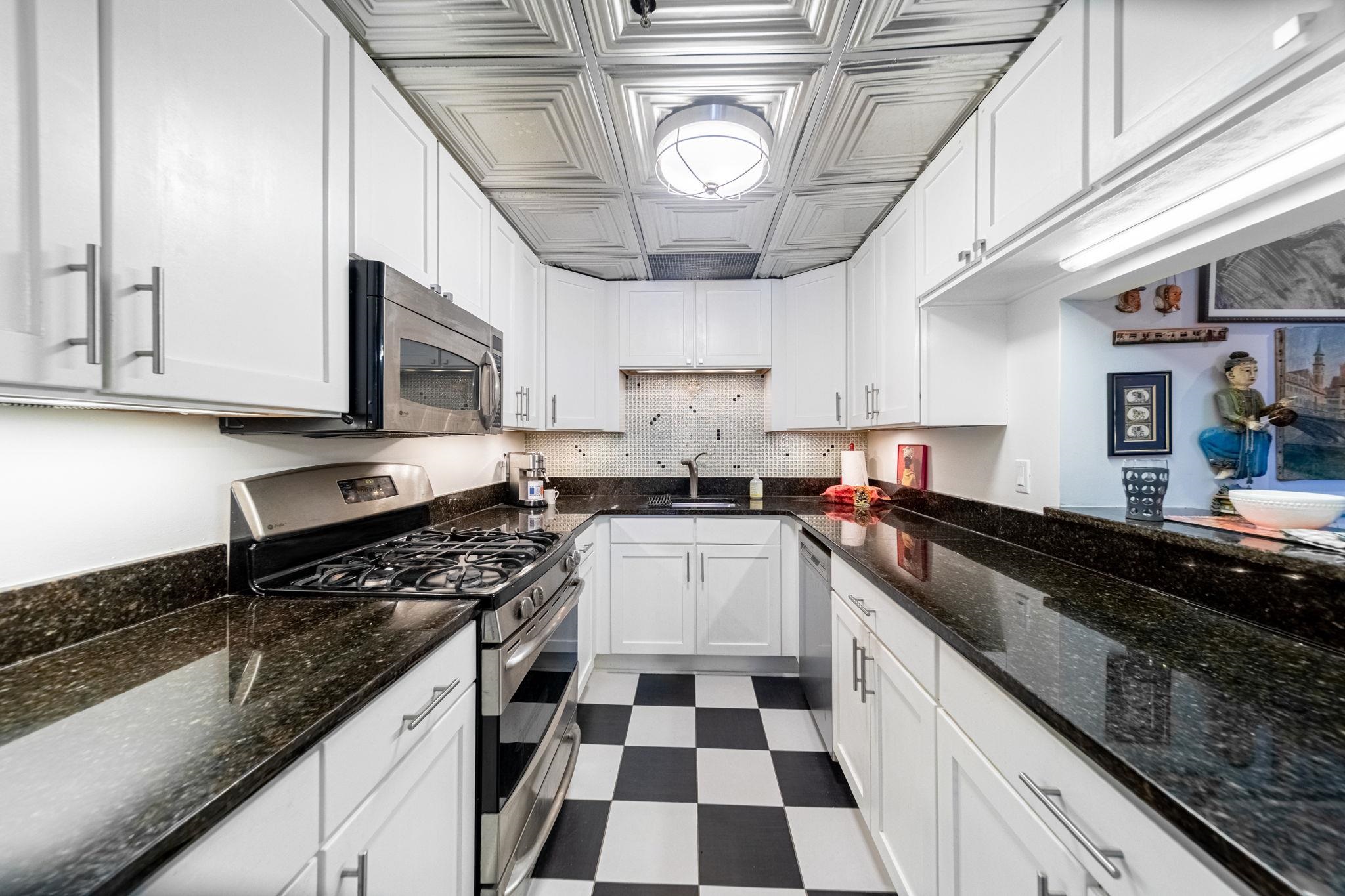 227 CHRISTOPHER COLUMBUS DR Unit: 433b