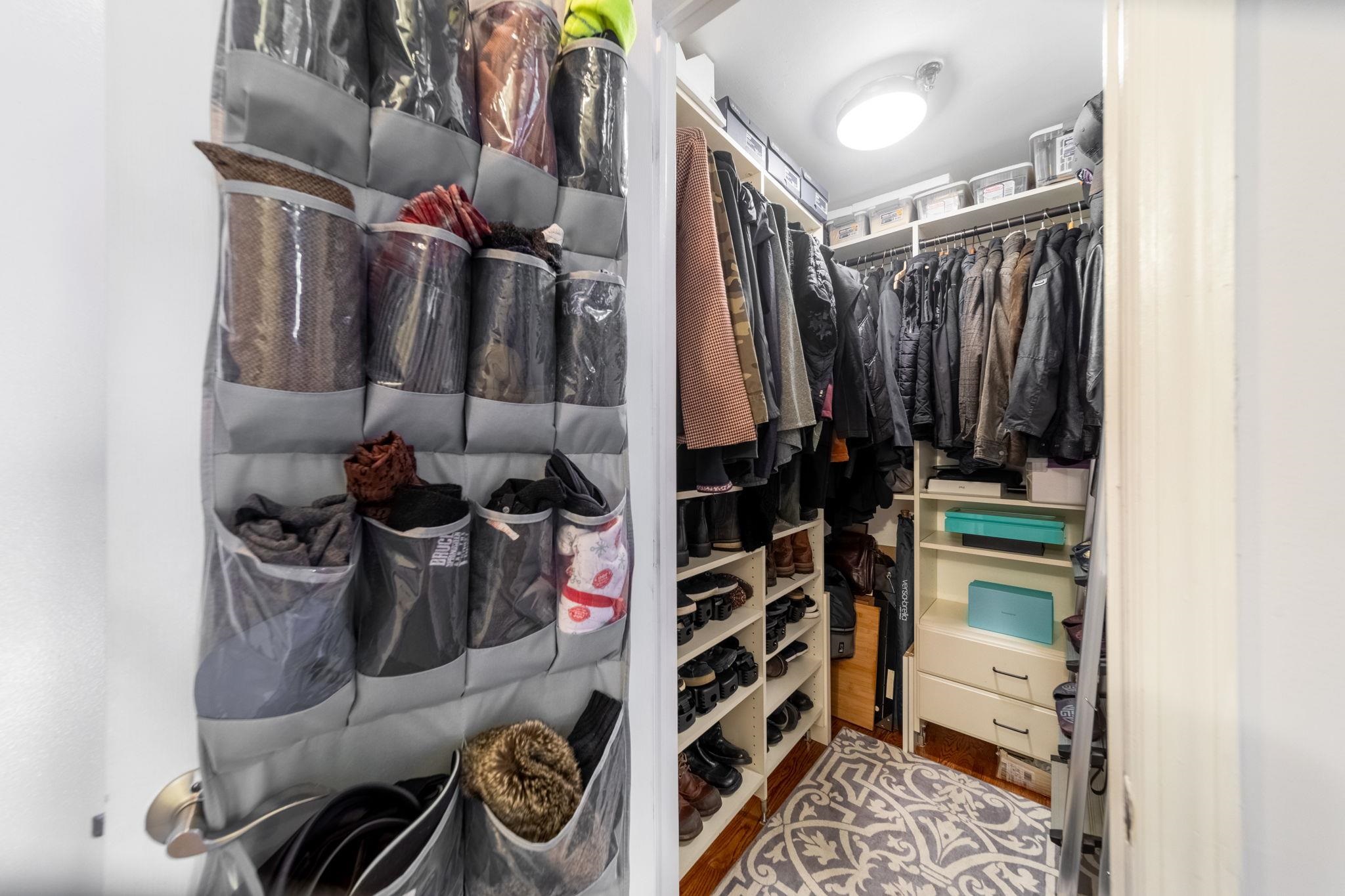 227 CHRISTOPHER COLUMBUS DR Unit: 433b