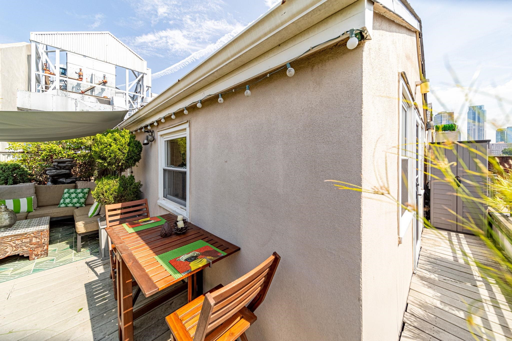 227 CHRISTOPHER COLUMBUS DR Unit: 433b