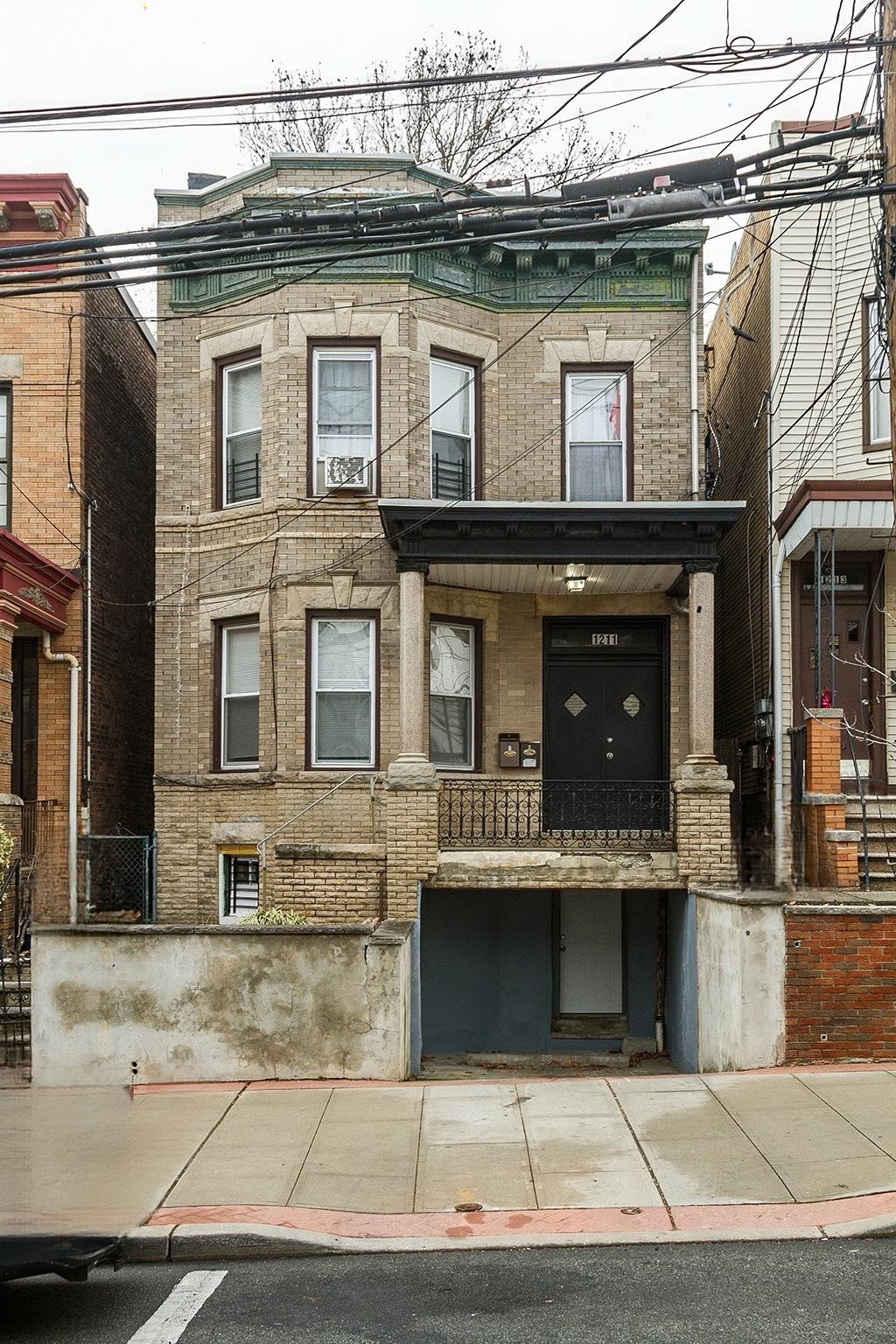 1211 CENTRAL AVE