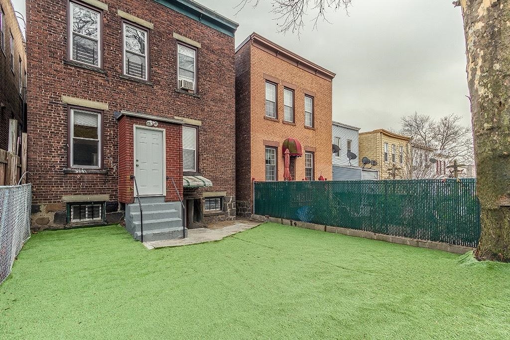 1211 CENTRAL AVE