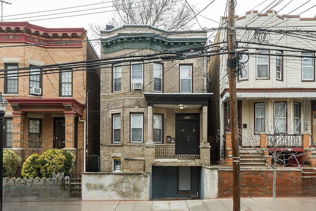 1211 CENTRAL AVE