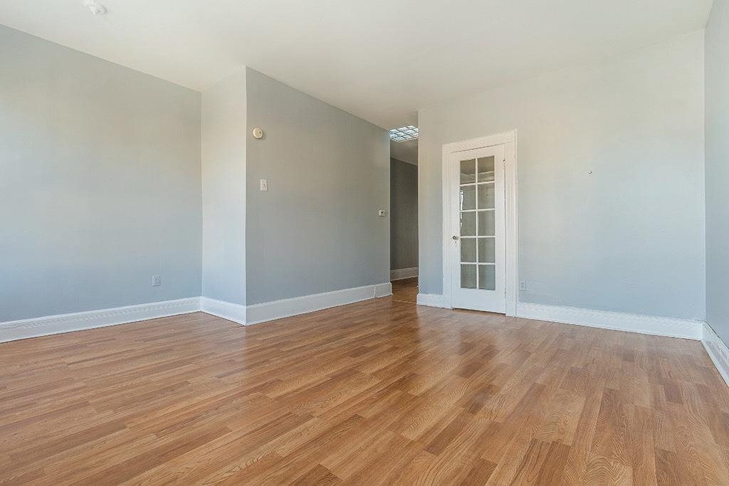 21 PEARSALL AVE