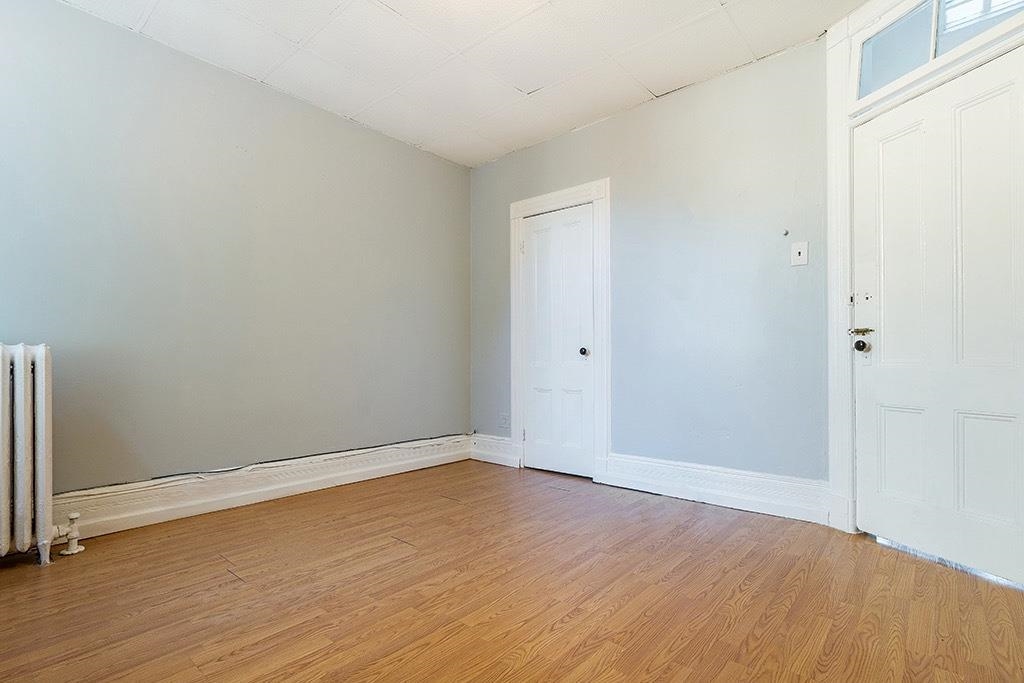 21 PEARSALL AVE