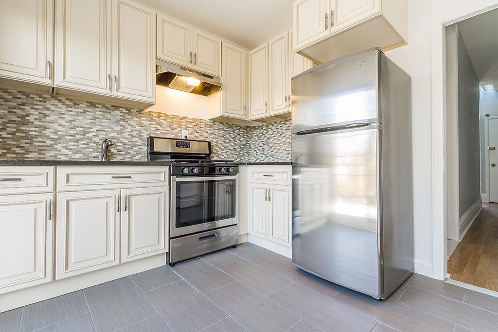 21 PEARSALL AVE