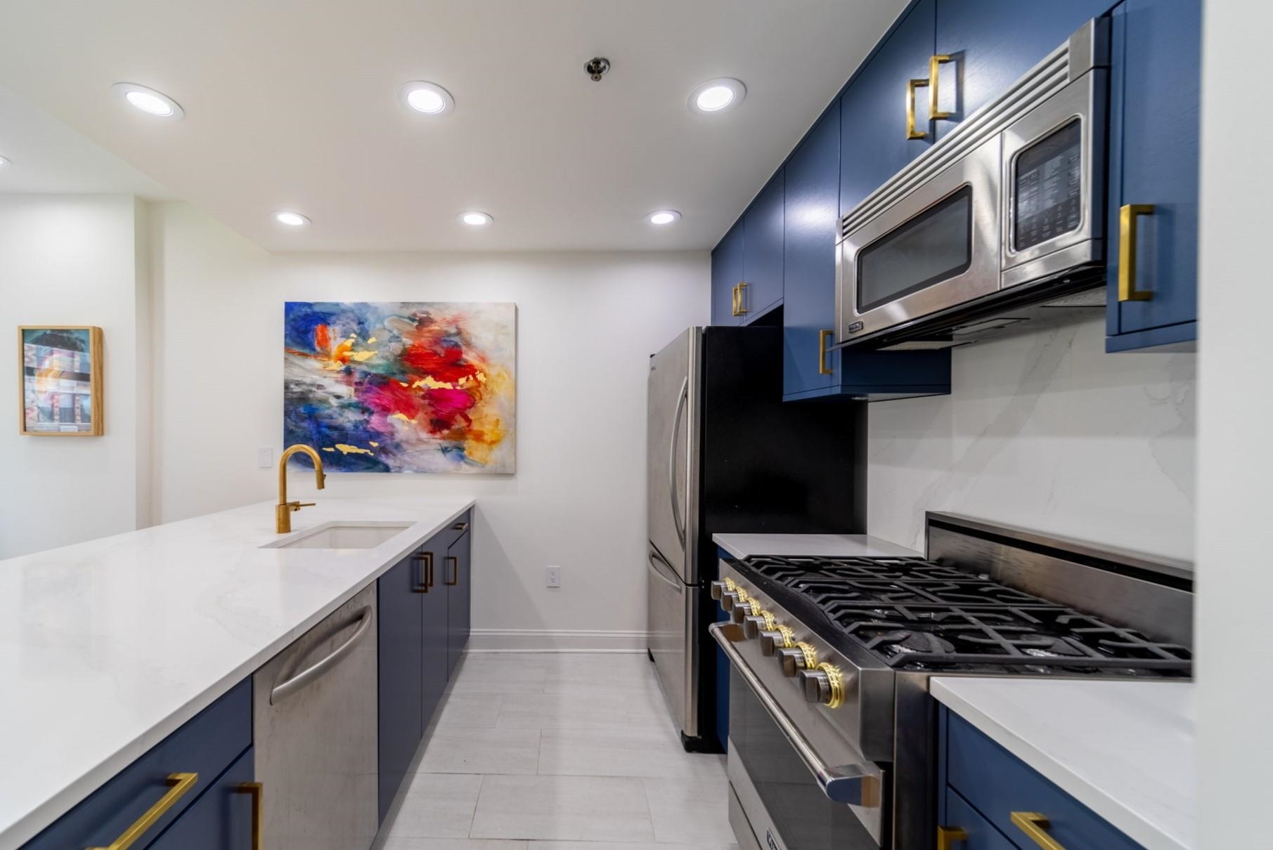 10 REGENT ST Unit: 306