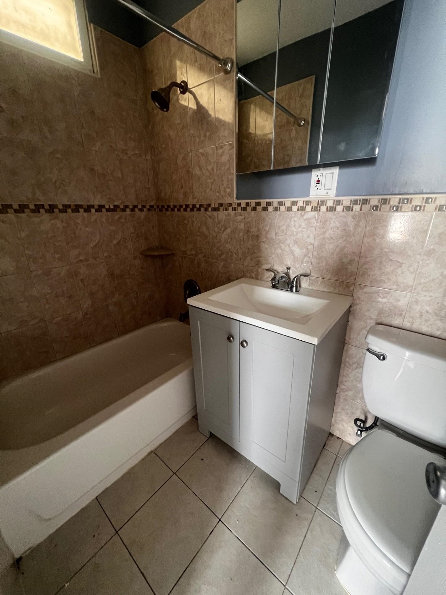 88 HAGUE ST Unit: 2