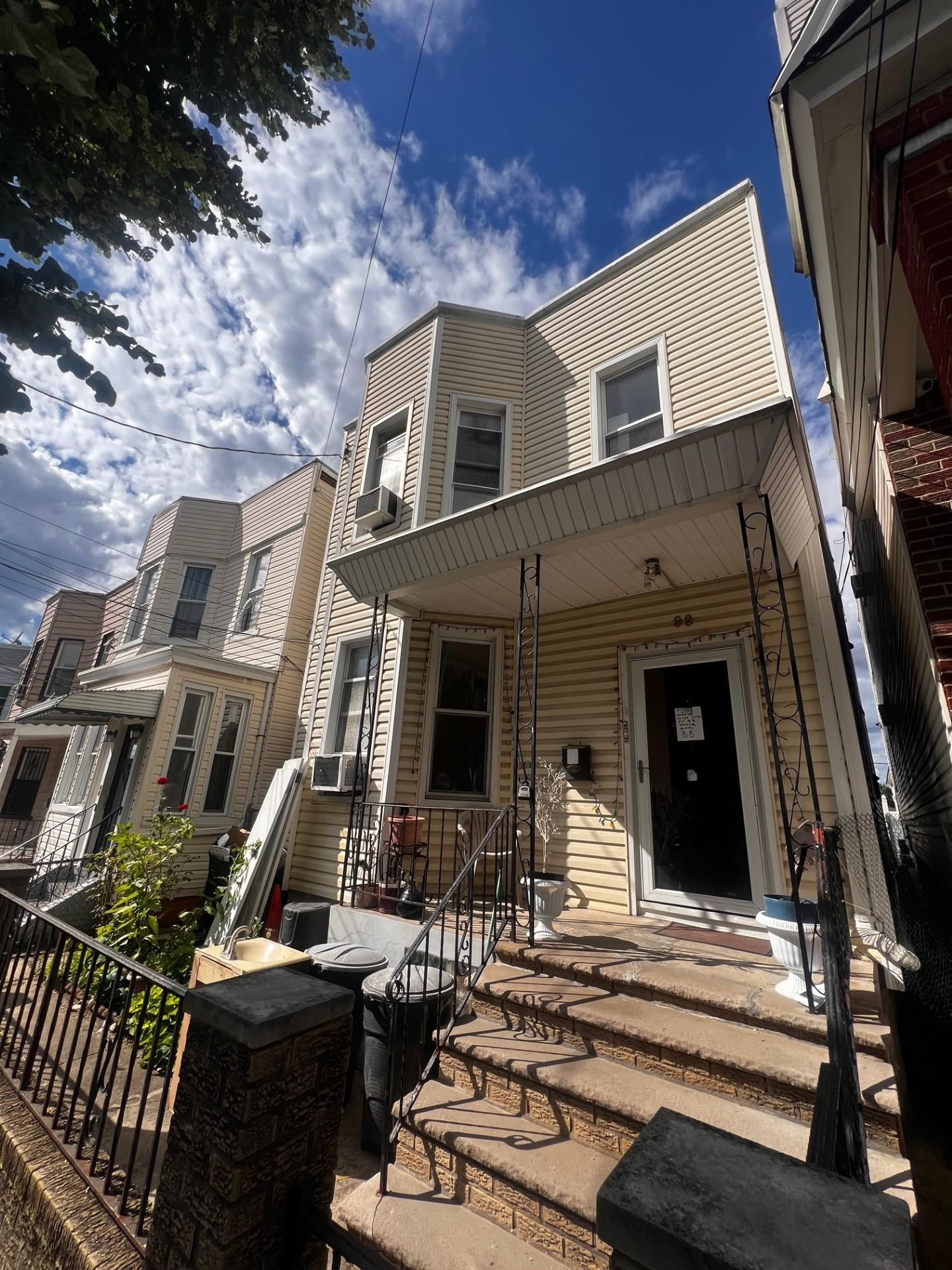 88 HAGUE ST Unit: 2