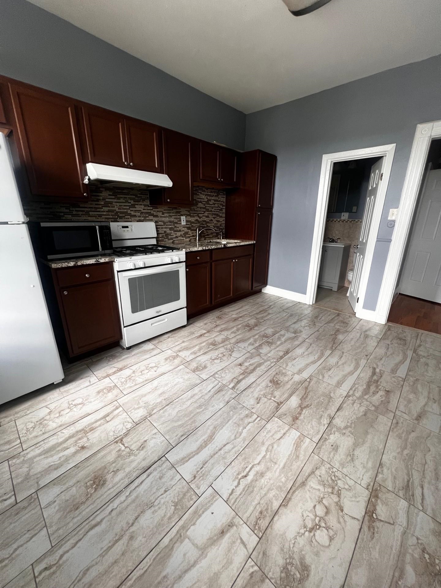 88 HAGUE ST Unit: 2