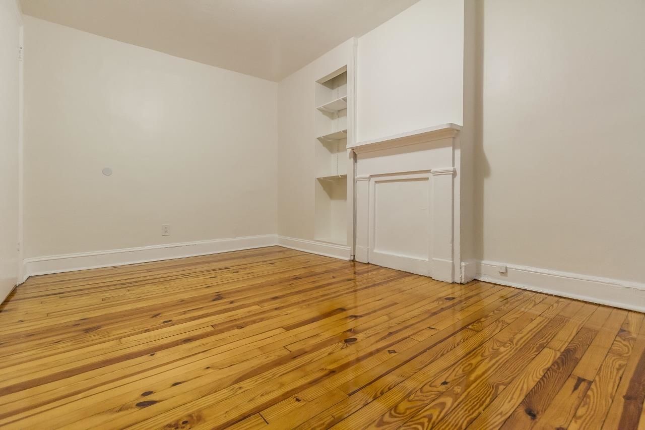 232.5 3RD ST