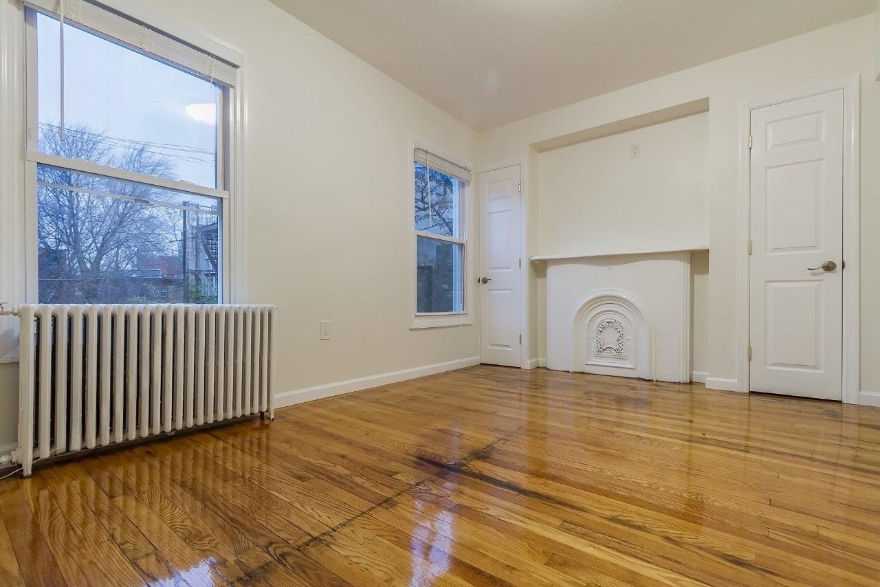 232.5 3RD ST