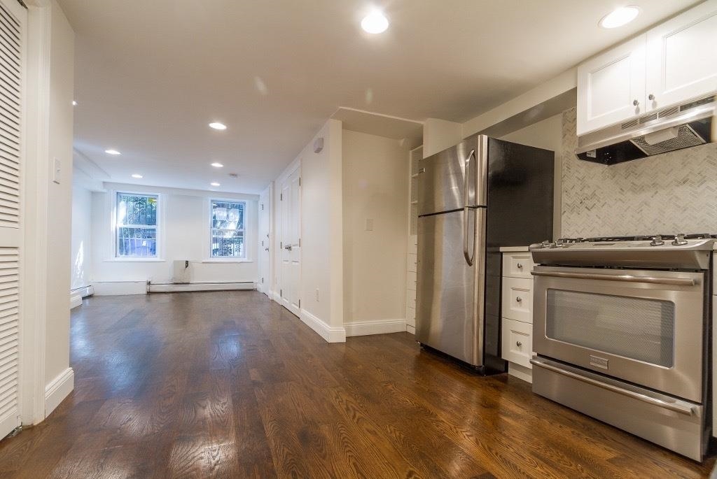 232.5 3RD ST