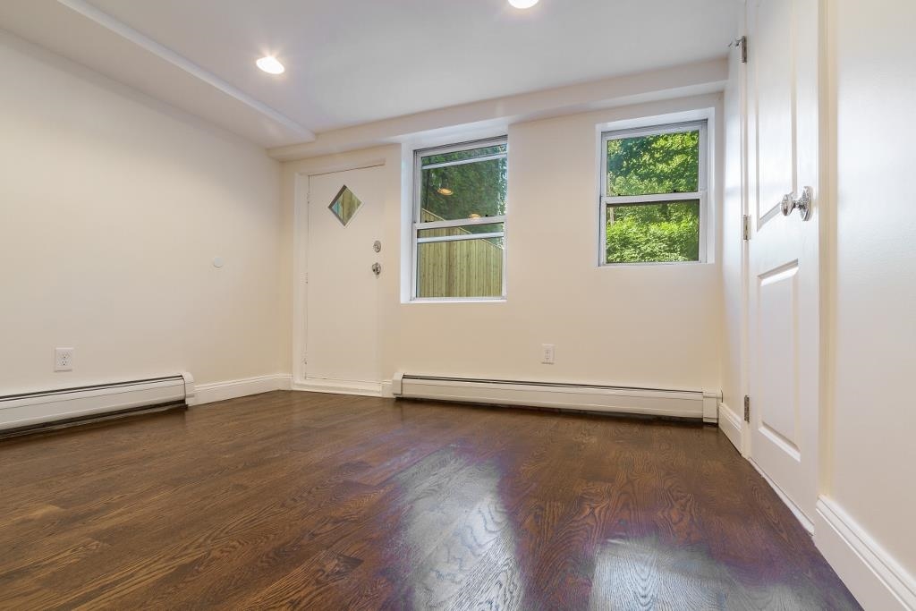 232.5 3RD ST
