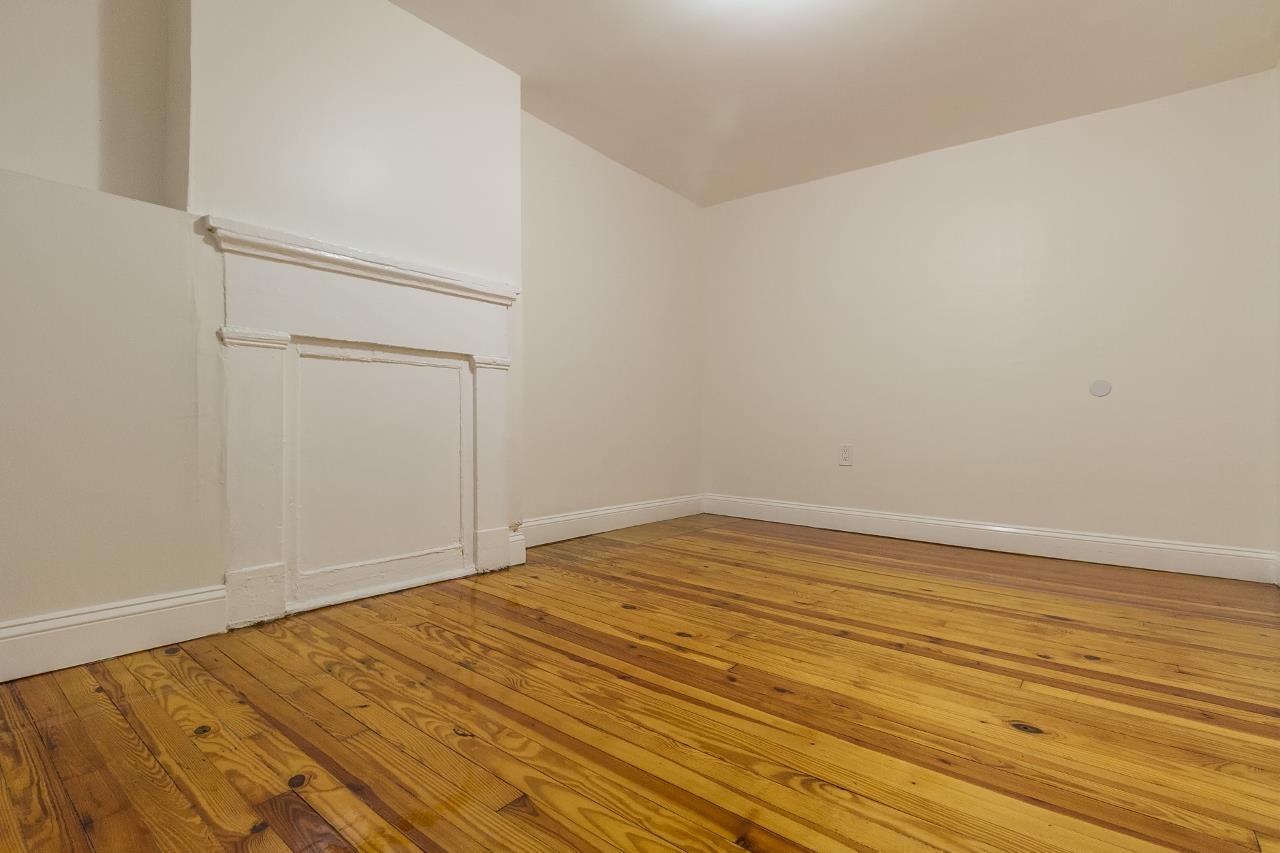 232.5 3RD ST