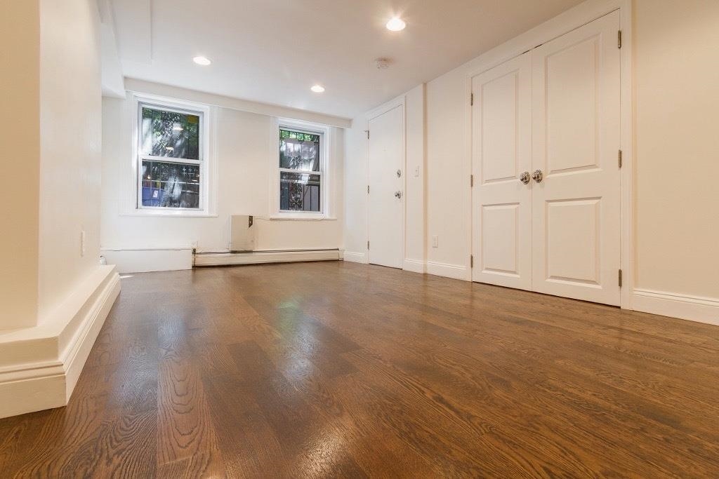 232.5 3RD ST