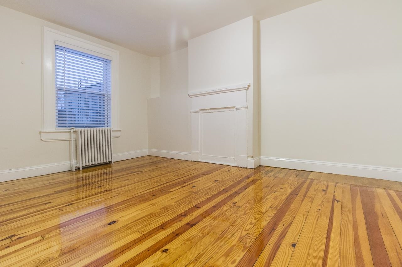 232.5 3RD ST
