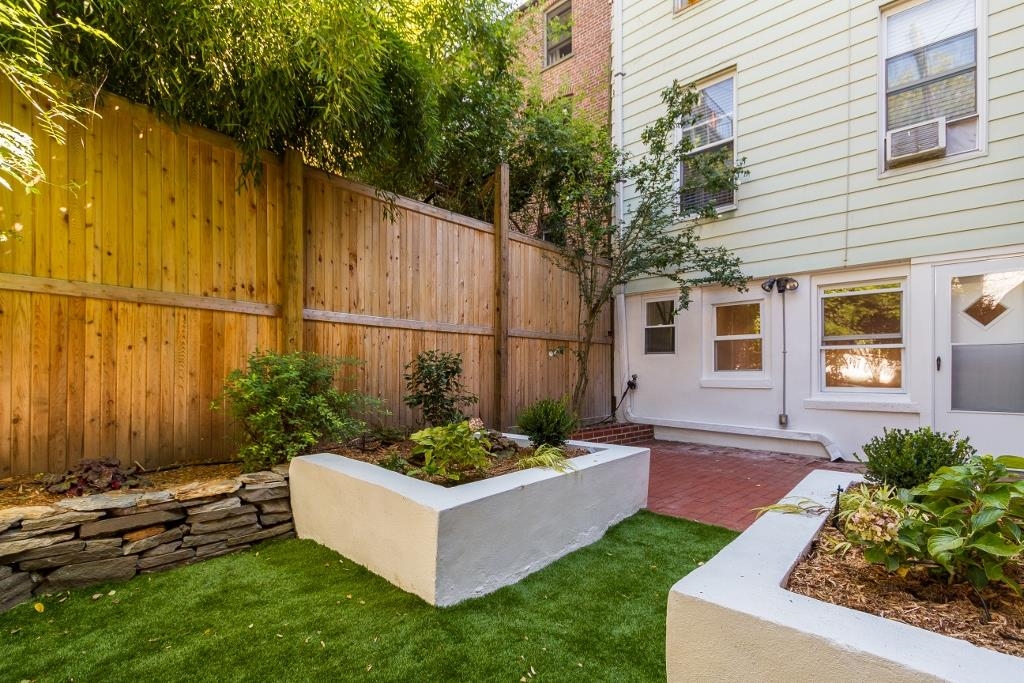 232.5 3RD ST