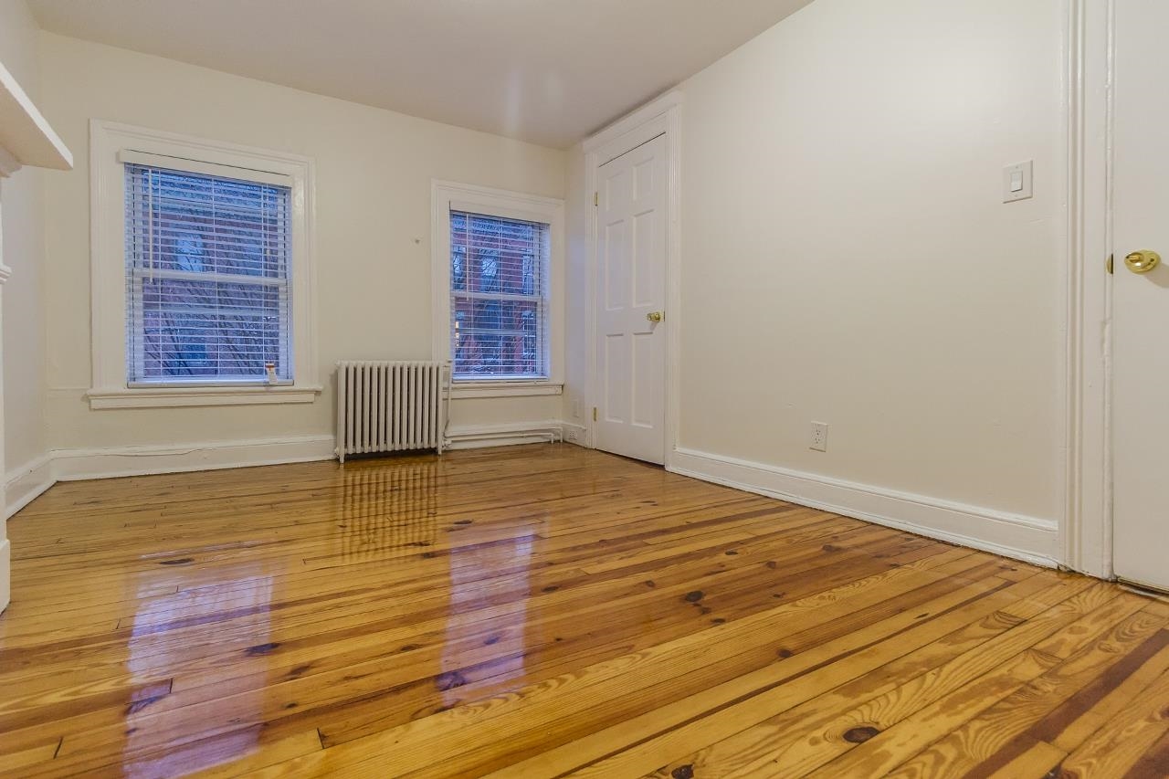232.5 3RD ST