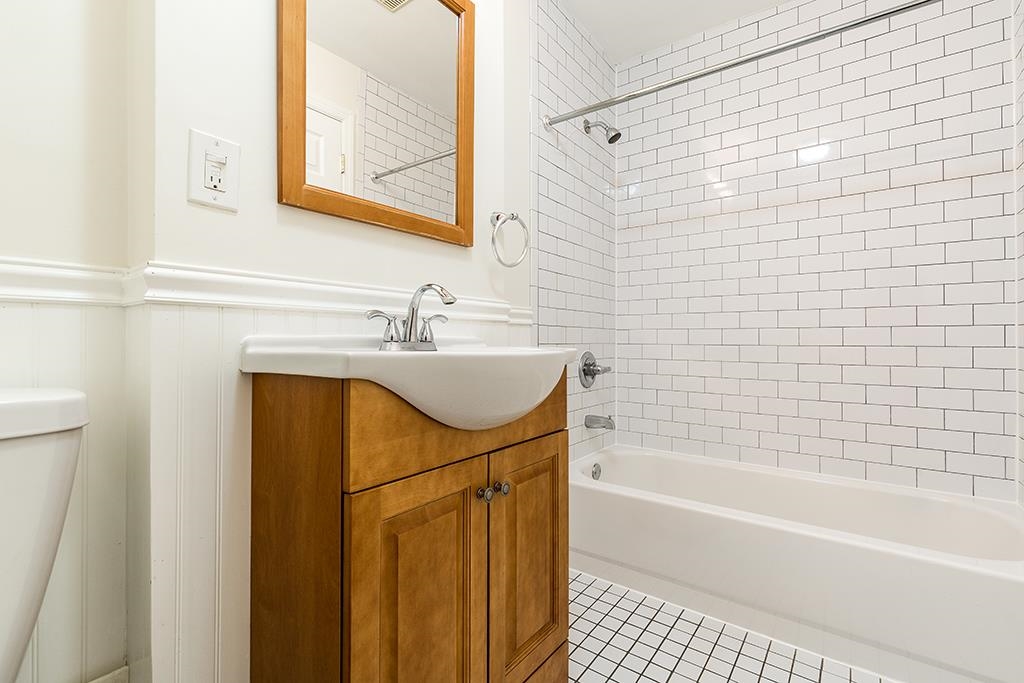 232.5 3RD ST