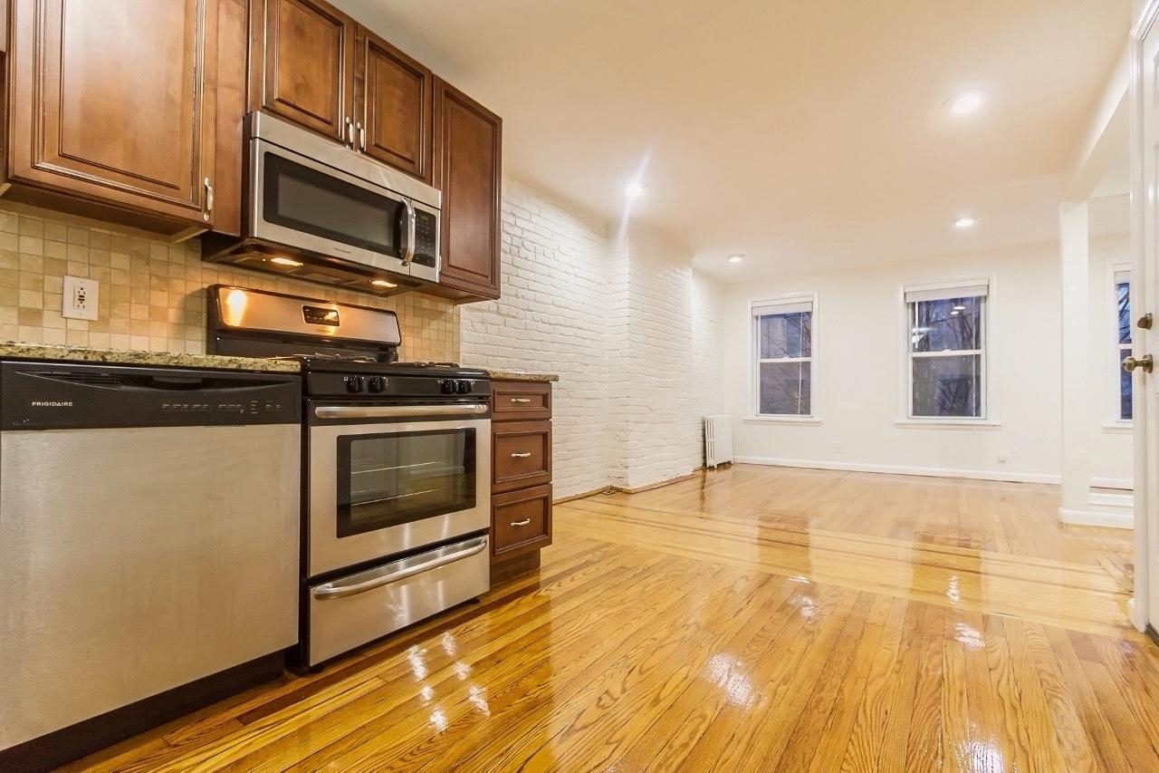 232.5 3RD ST