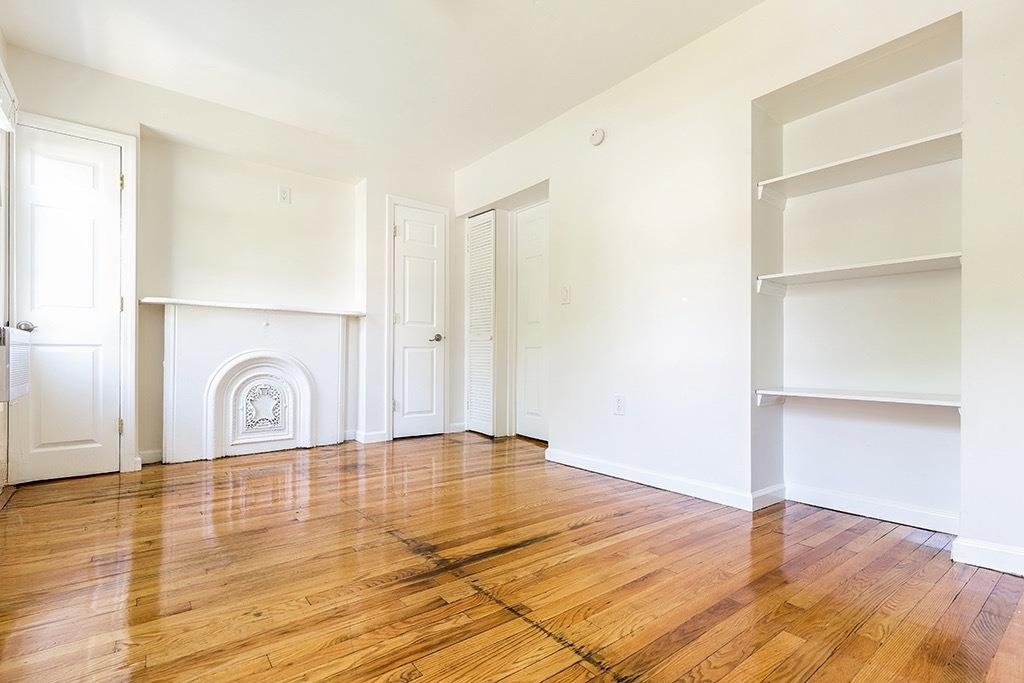 232.5 3RD ST