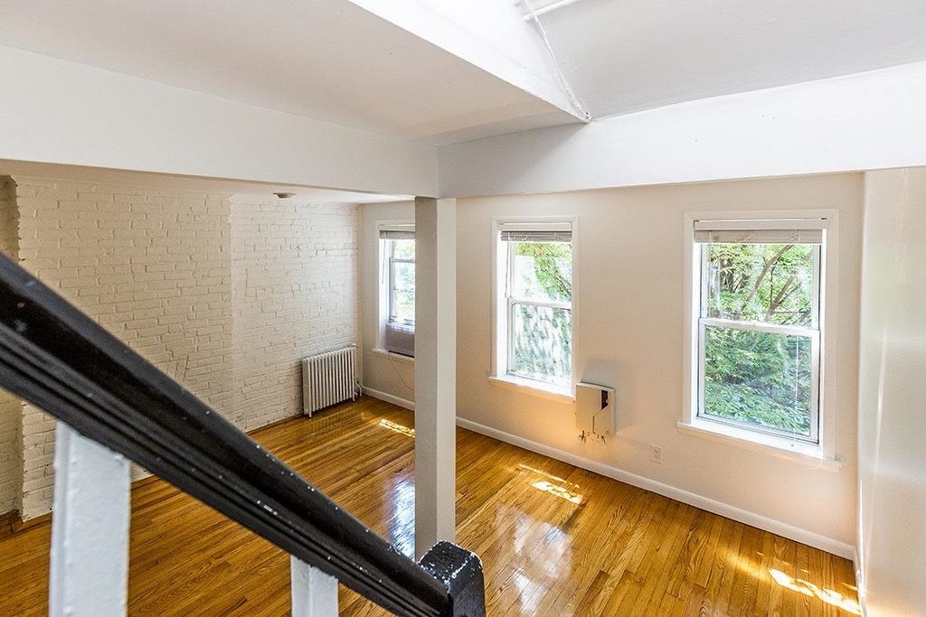 232.5 3RD ST