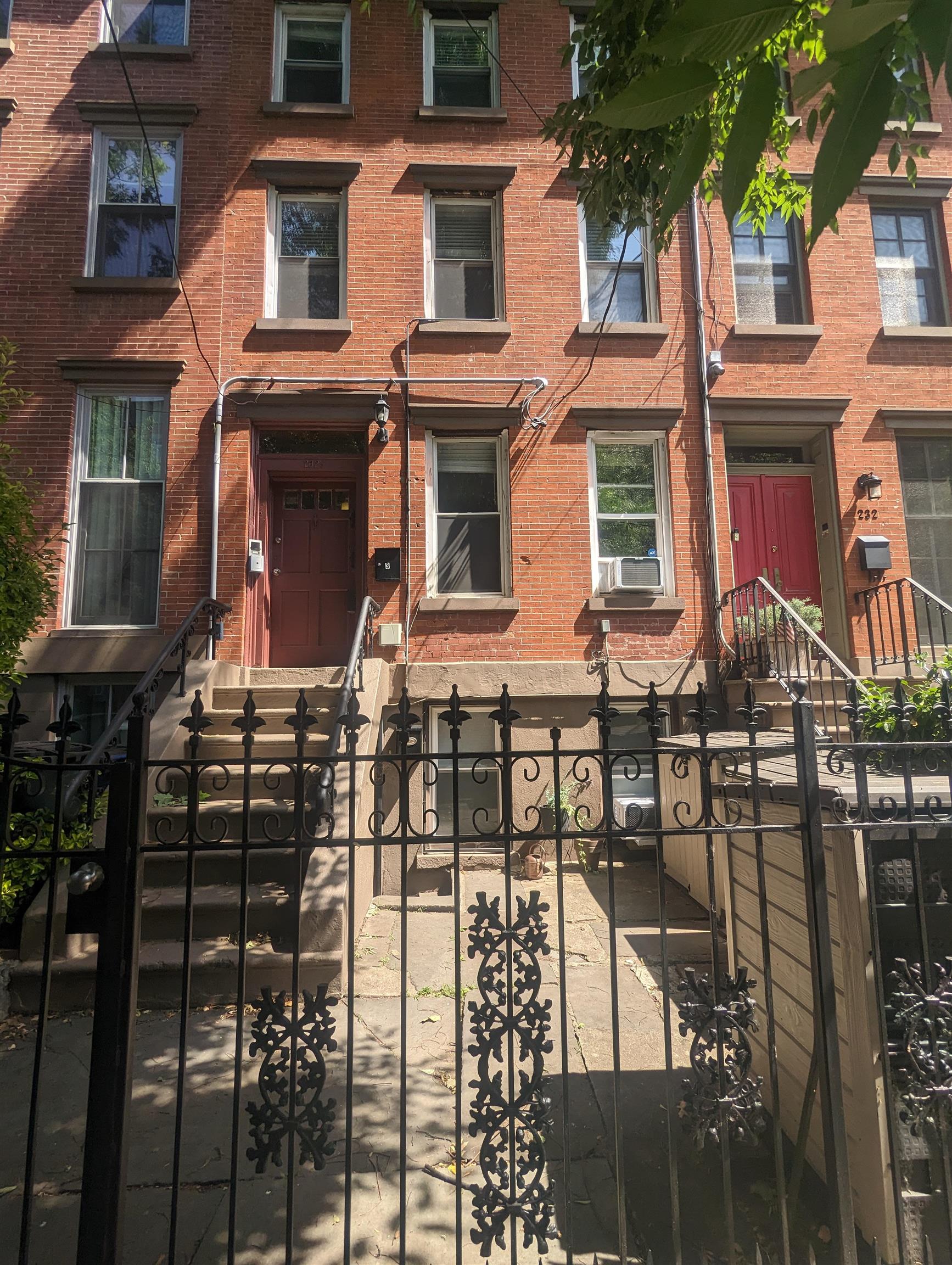 232.5 3RD ST