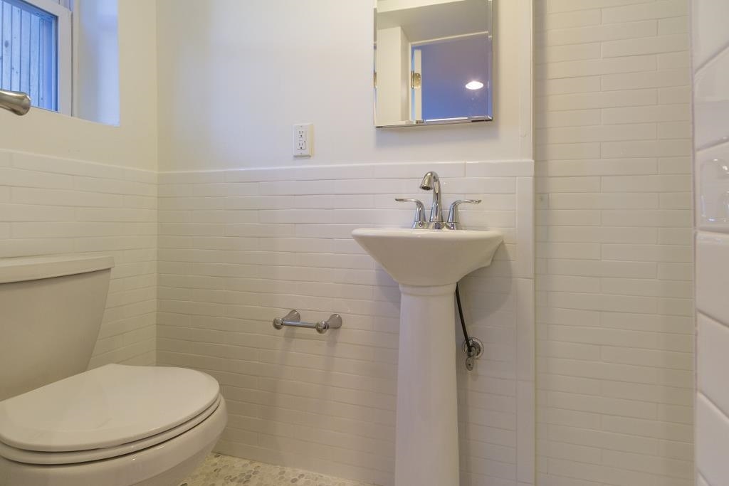 232.5 3RD ST