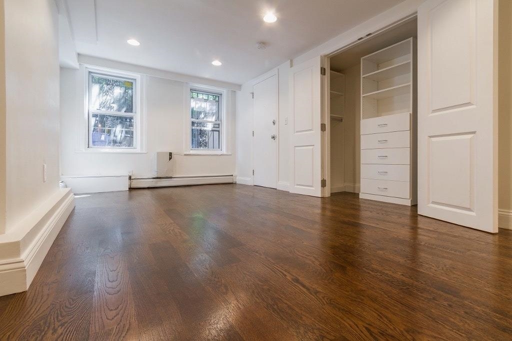 232.5 3RD ST