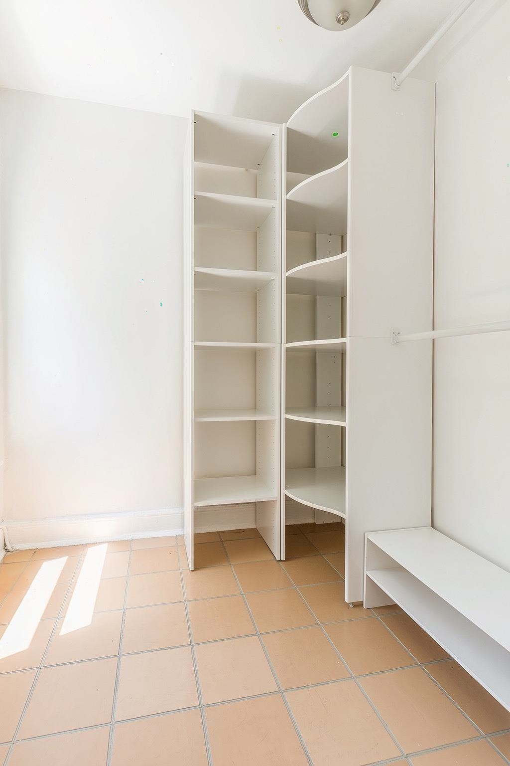 232.5 3RD ST