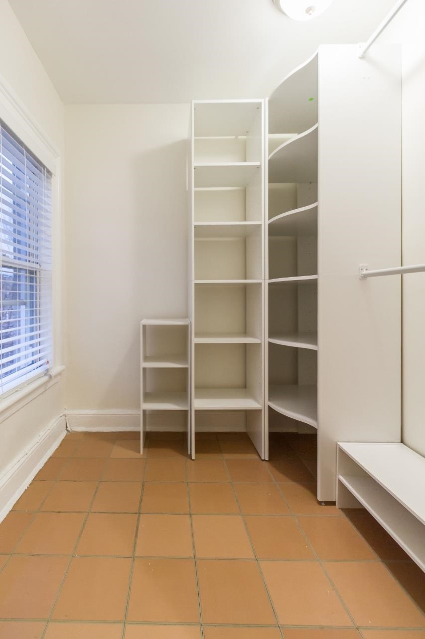 232.5 3RD ST