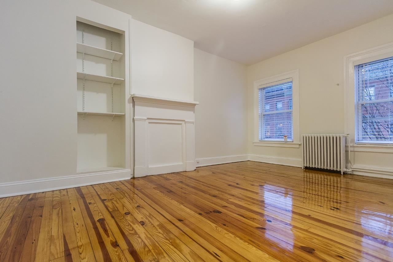 232.5 3RD ST