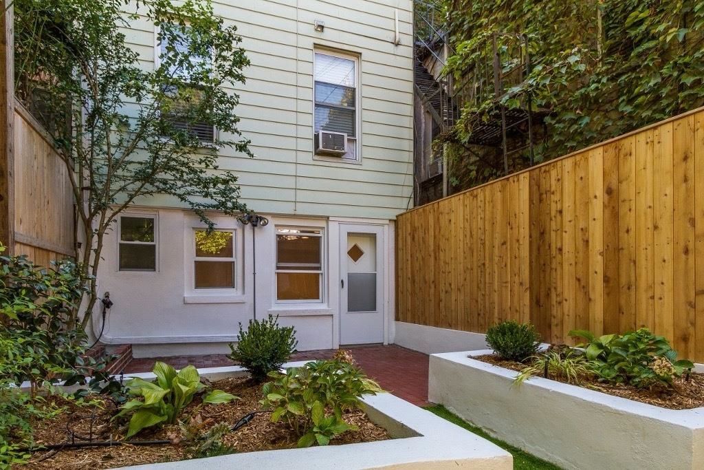 232.5 3RD ST