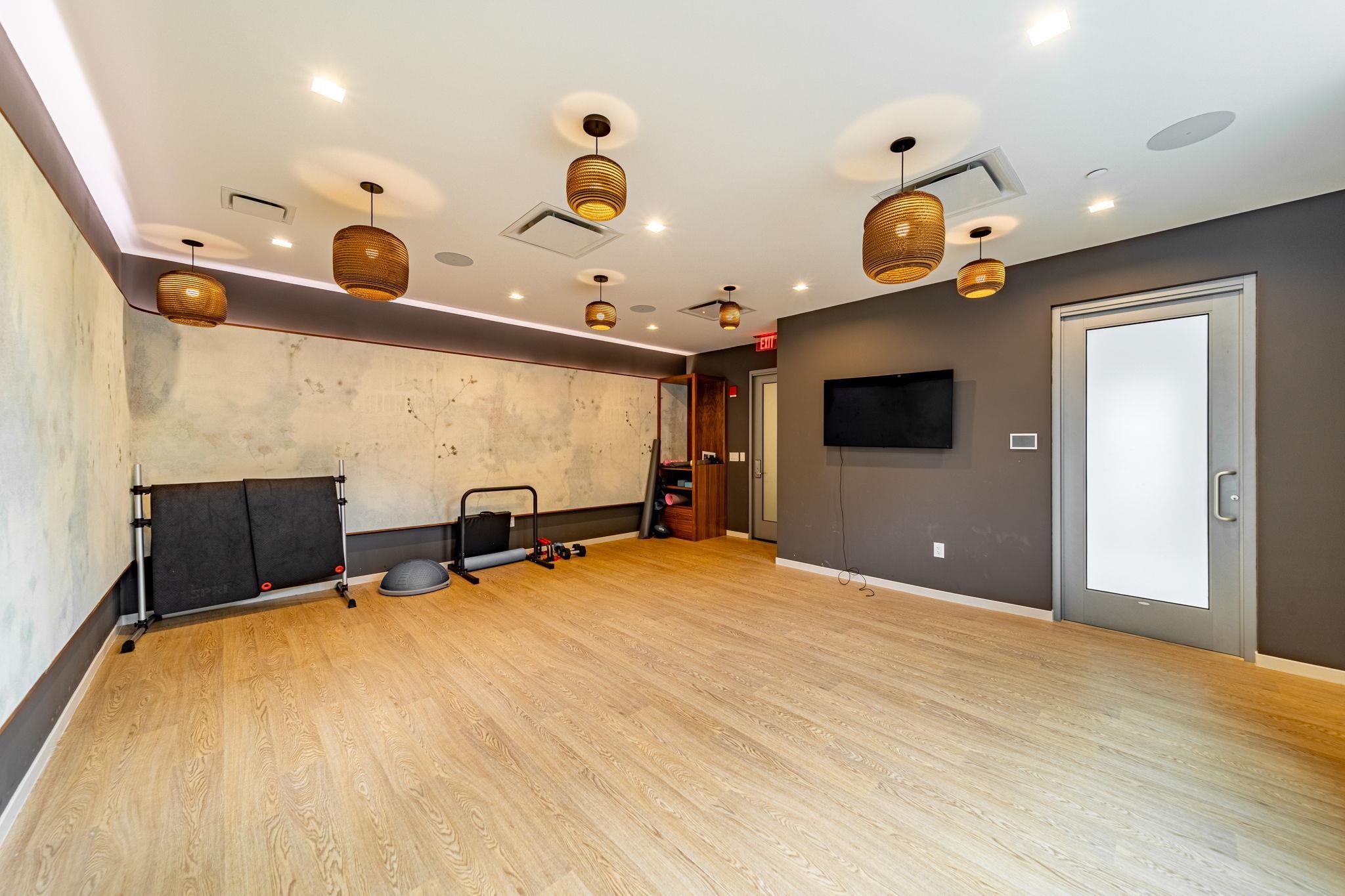 320 ADOLPHUS AVE Unit: 1211