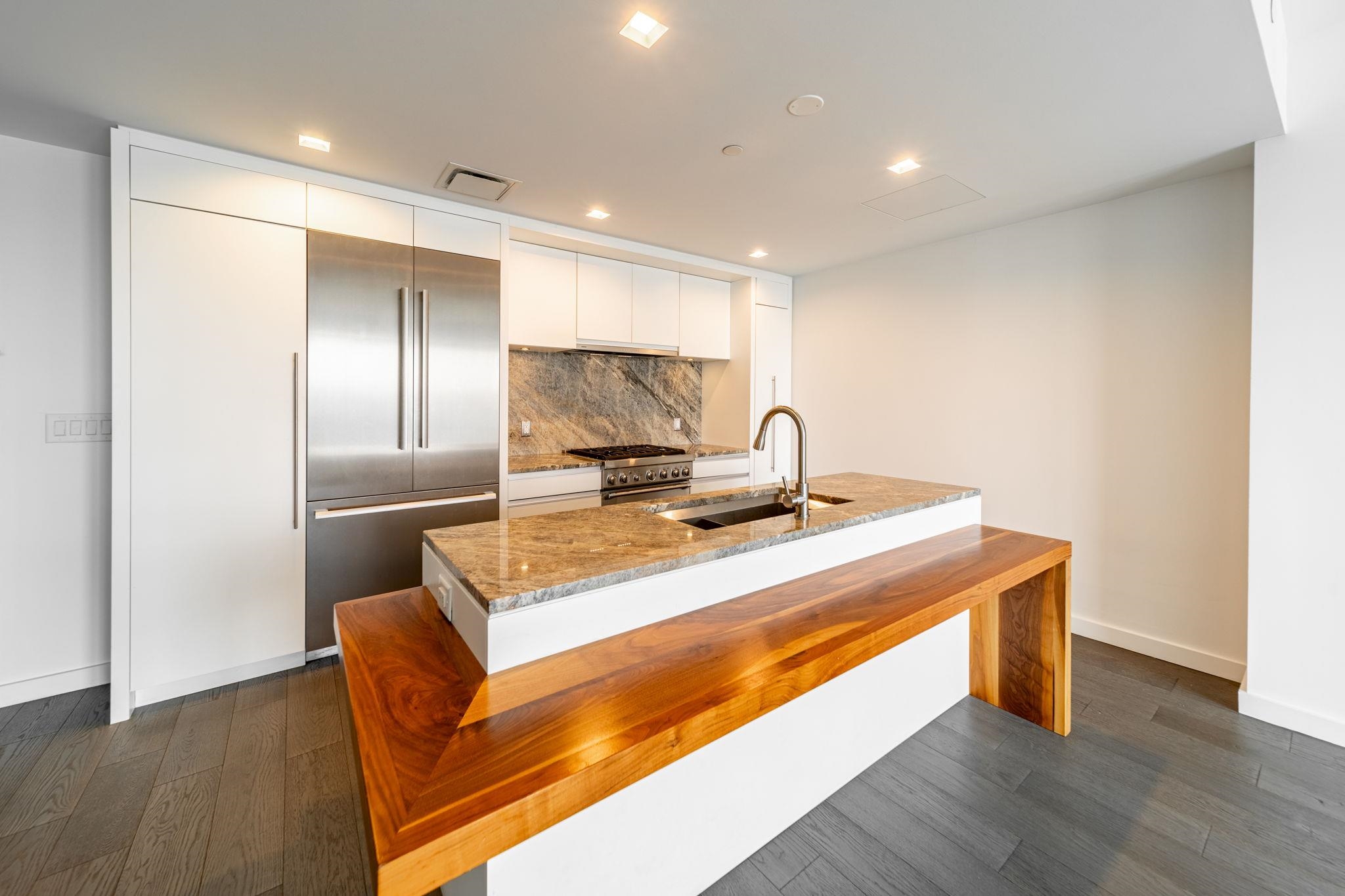 320 ADOLPHUS AVE Unit: 1211