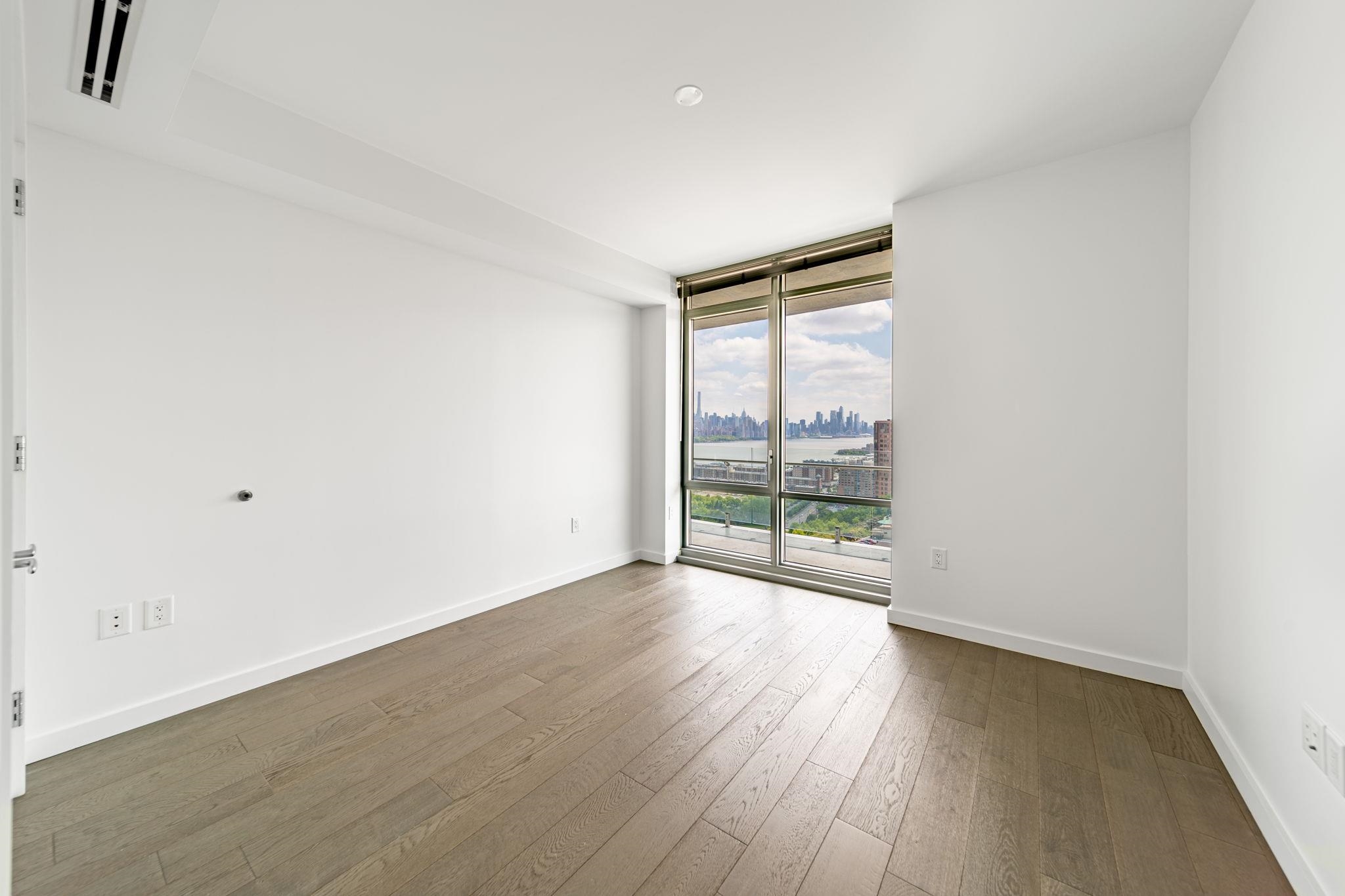 320 ADOLPHUS AVE Unit: 1211